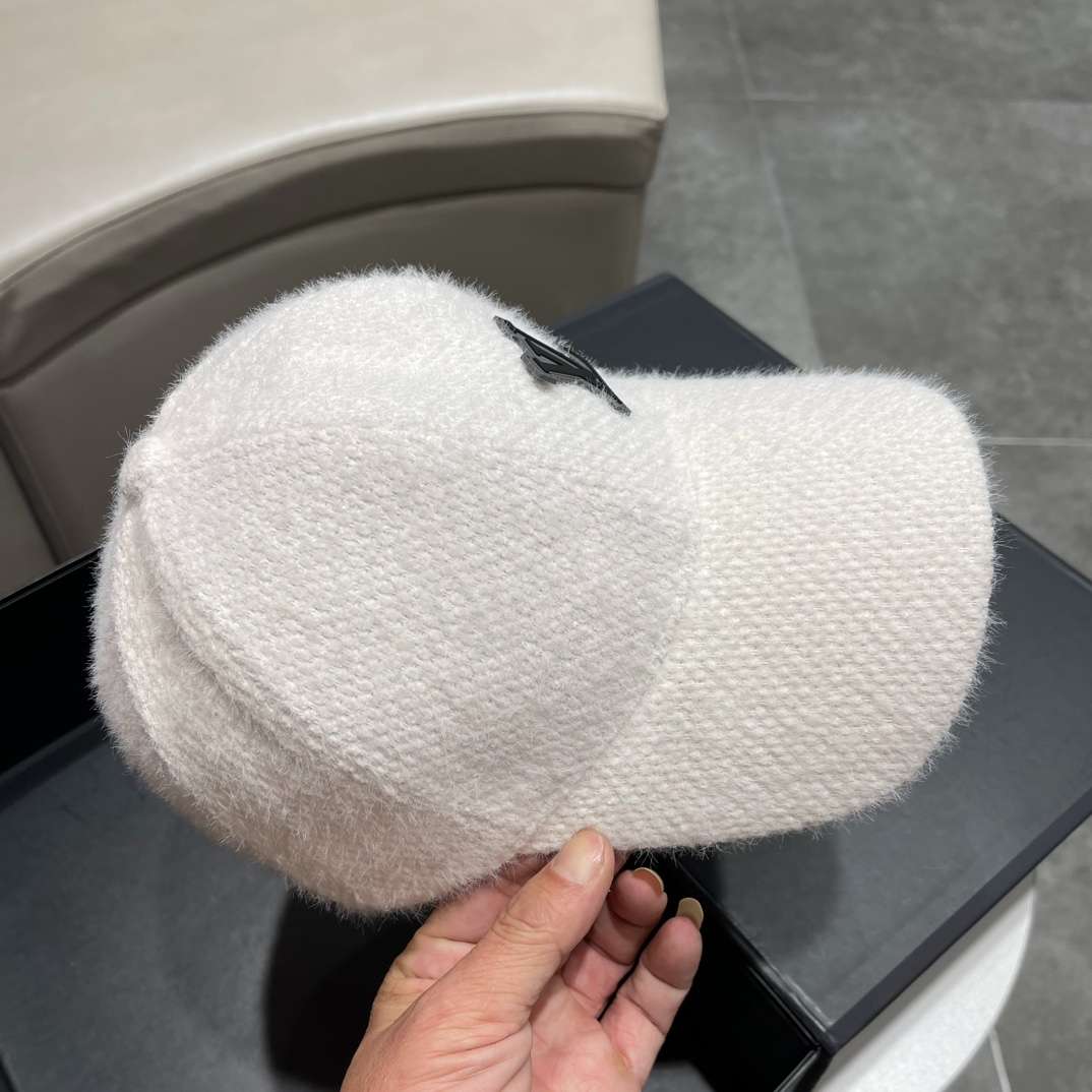 L0vis Vvtt0n Corduroy Cap White For Women