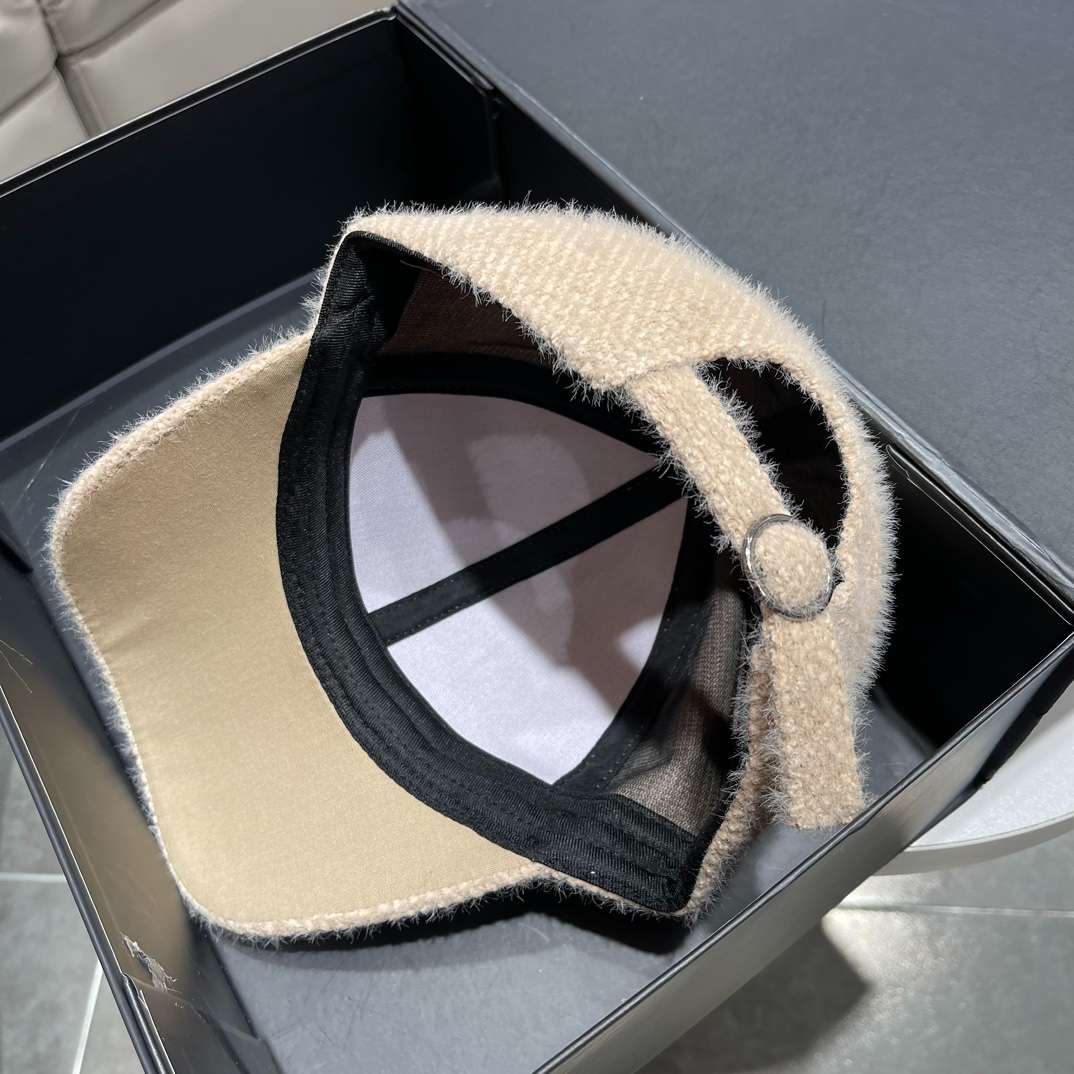 L0vis Vvtt0n Corduroy Cap Beige For Women