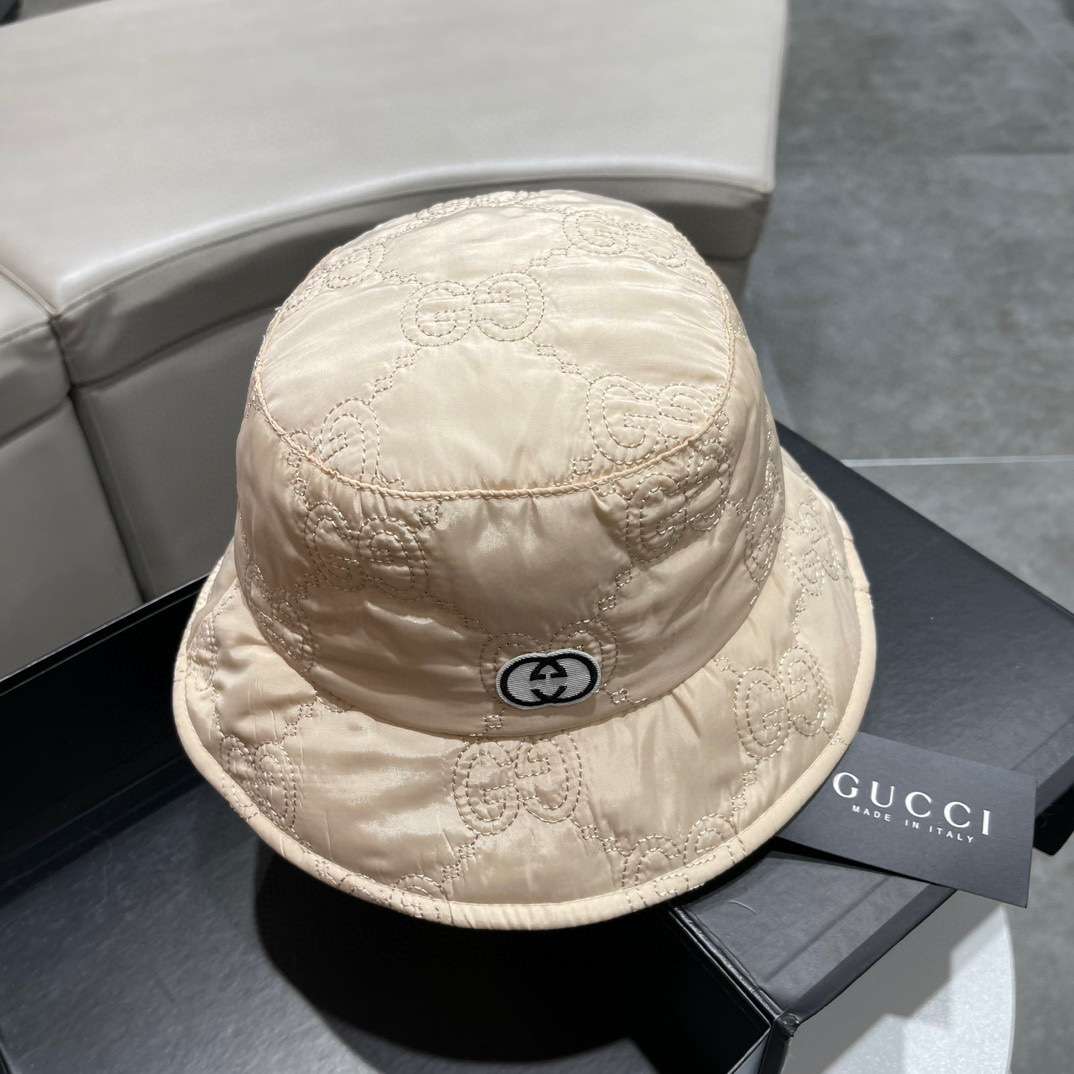 Gvc*1 Quilted Bucket Hat Cream For Women