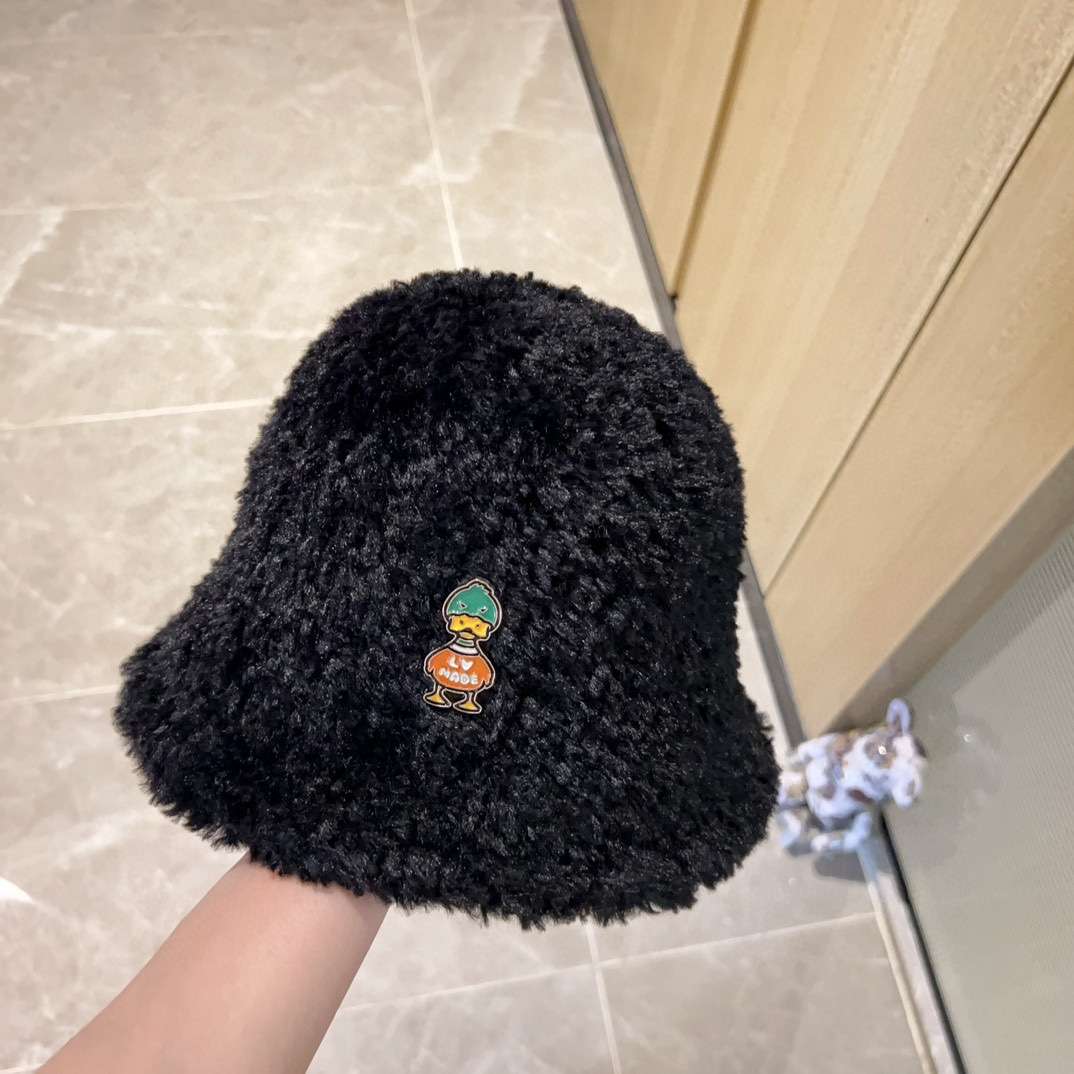 L0vis Vvtt0n Duck Beanie LV Black For Women