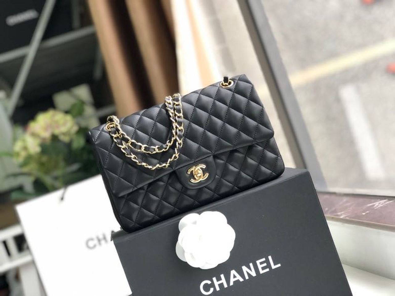 Ch**el Classic Handbag Gold Toned Hardware Black For Women, Women’s Bags, Shoulder And Crossbody Bags 10in/25.5cm A01112