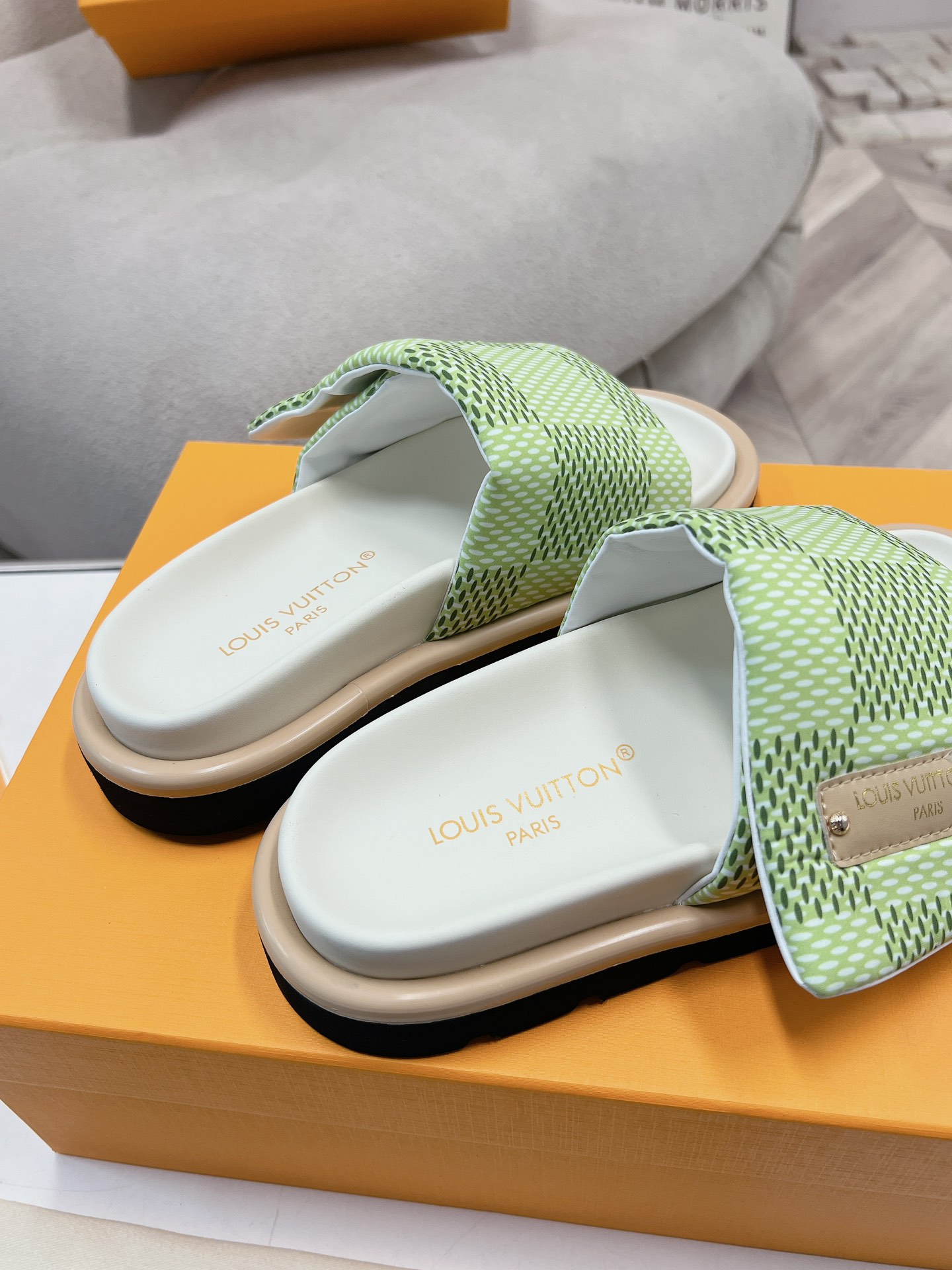 L0vis Vvtt0n Pool Pillow Flat Comfort Mule Beige For Men