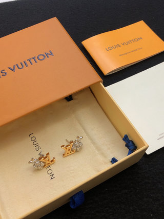 L0vis Vvtt0n Alphabet Earrings Gold For Women