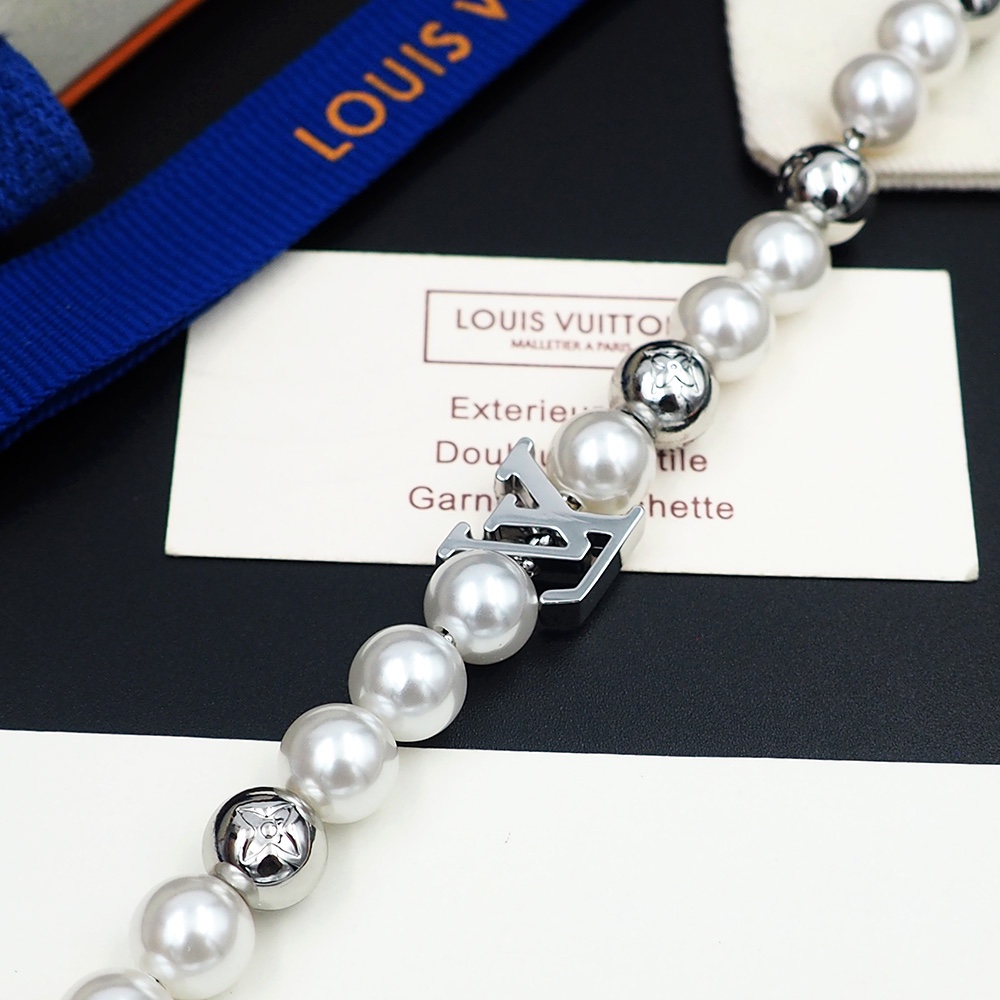 L0vis Vvtt0n Monogram Pearls Bracelet White For Women M0996A