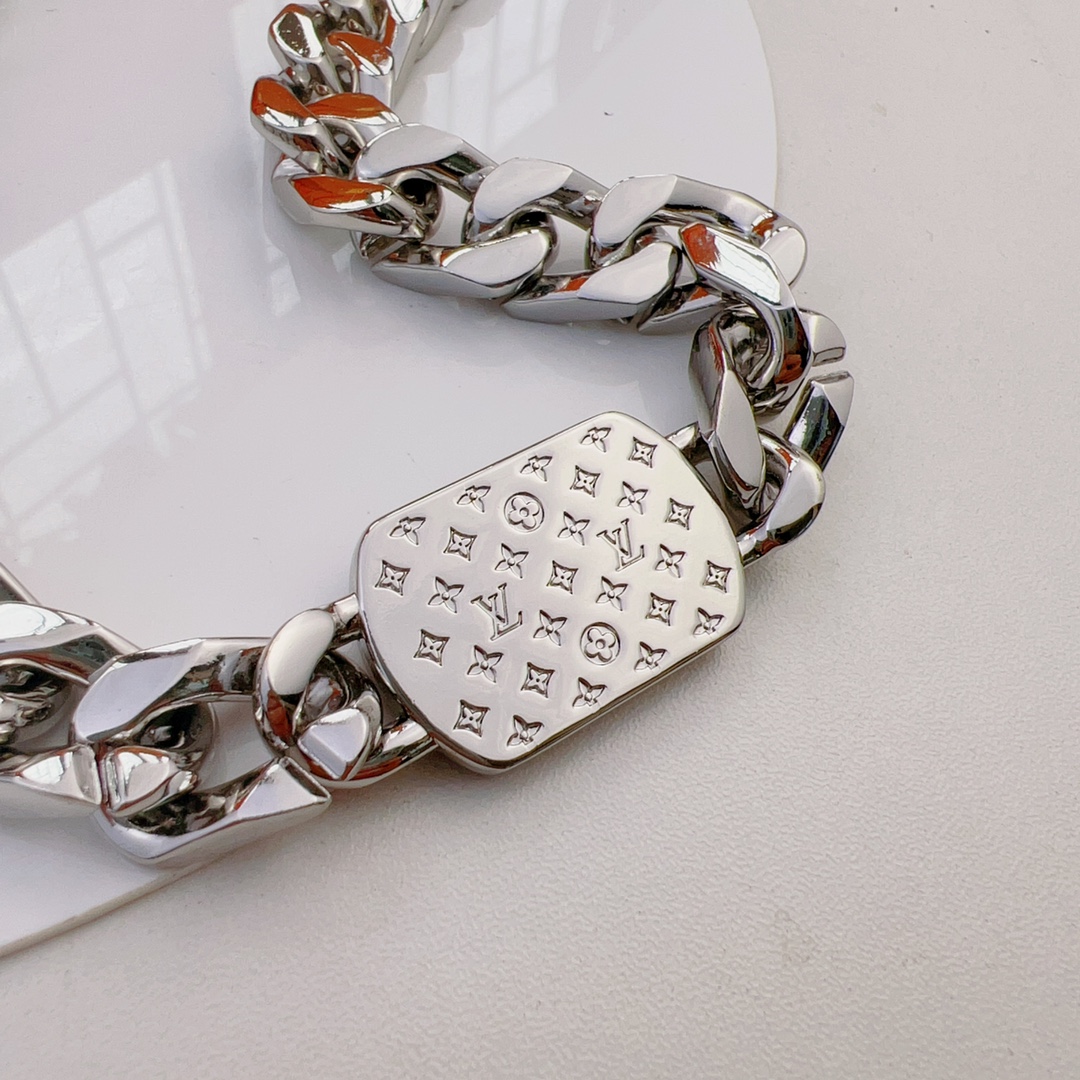 L0vis Vvtt0n Shades Necklace Silver For Women