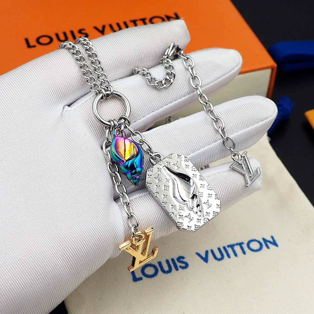 L0vis Vvtt0n Shell Pendant Silver For Men