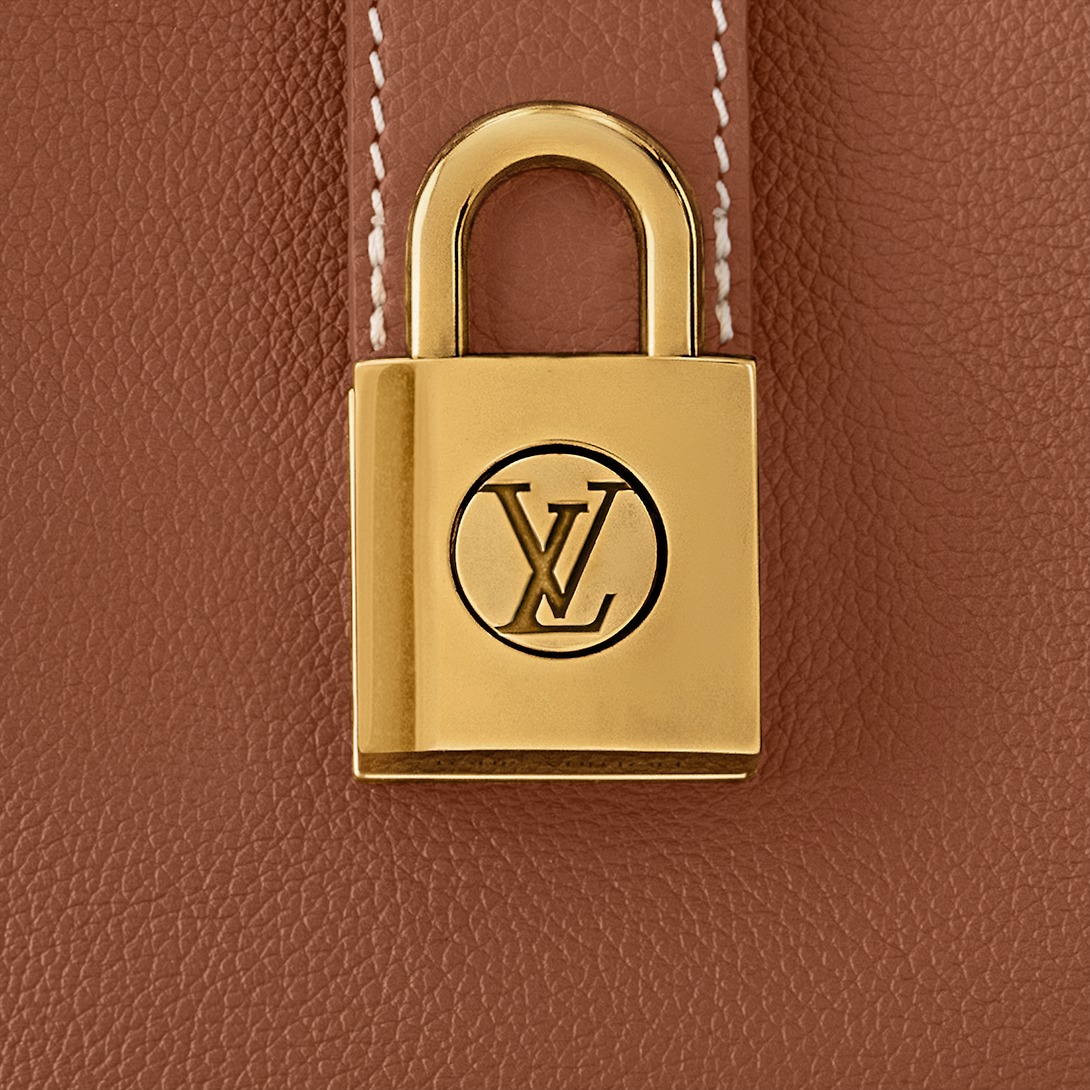 L0vis Vvtt0n Low Key Shoulder Bag Brown For Women 10 Inches/ 26 Cm M24885