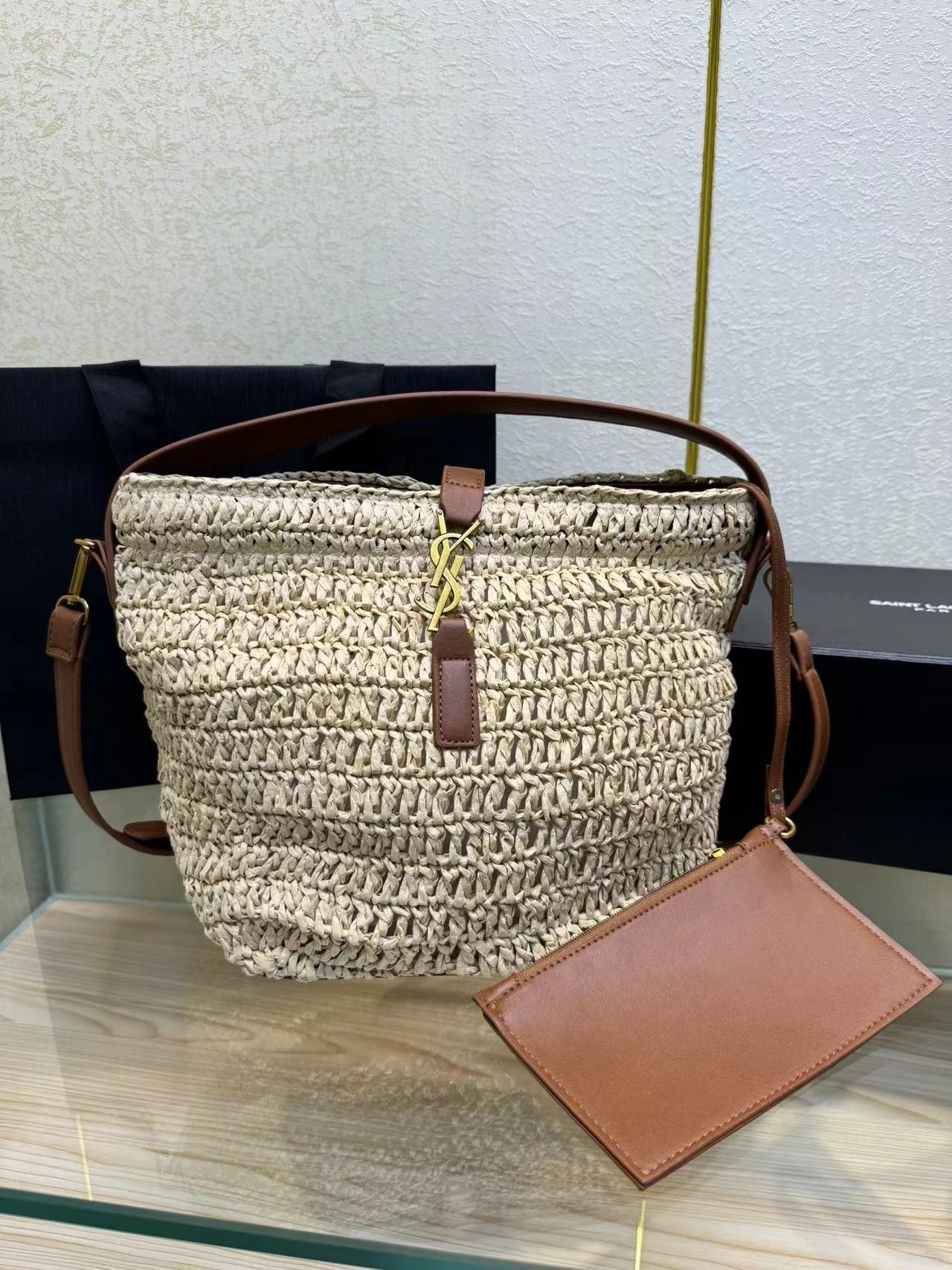 Sa1nt Lau*nt Le 37 In Woven Raffia And Vegetable-Tanned Beige For Women 9.8 Inches/ 25 Cm 773991GAAD72080
