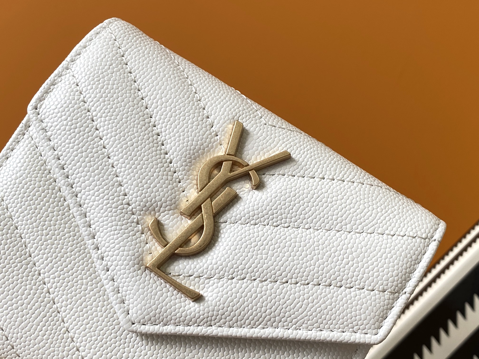 Sa1nt Lau*nt Cassandre Matelaseé Compact Tri Fold Wallet Blanc Vintage For Women 4.9in/12.5cm 403943BOW019207 Y51