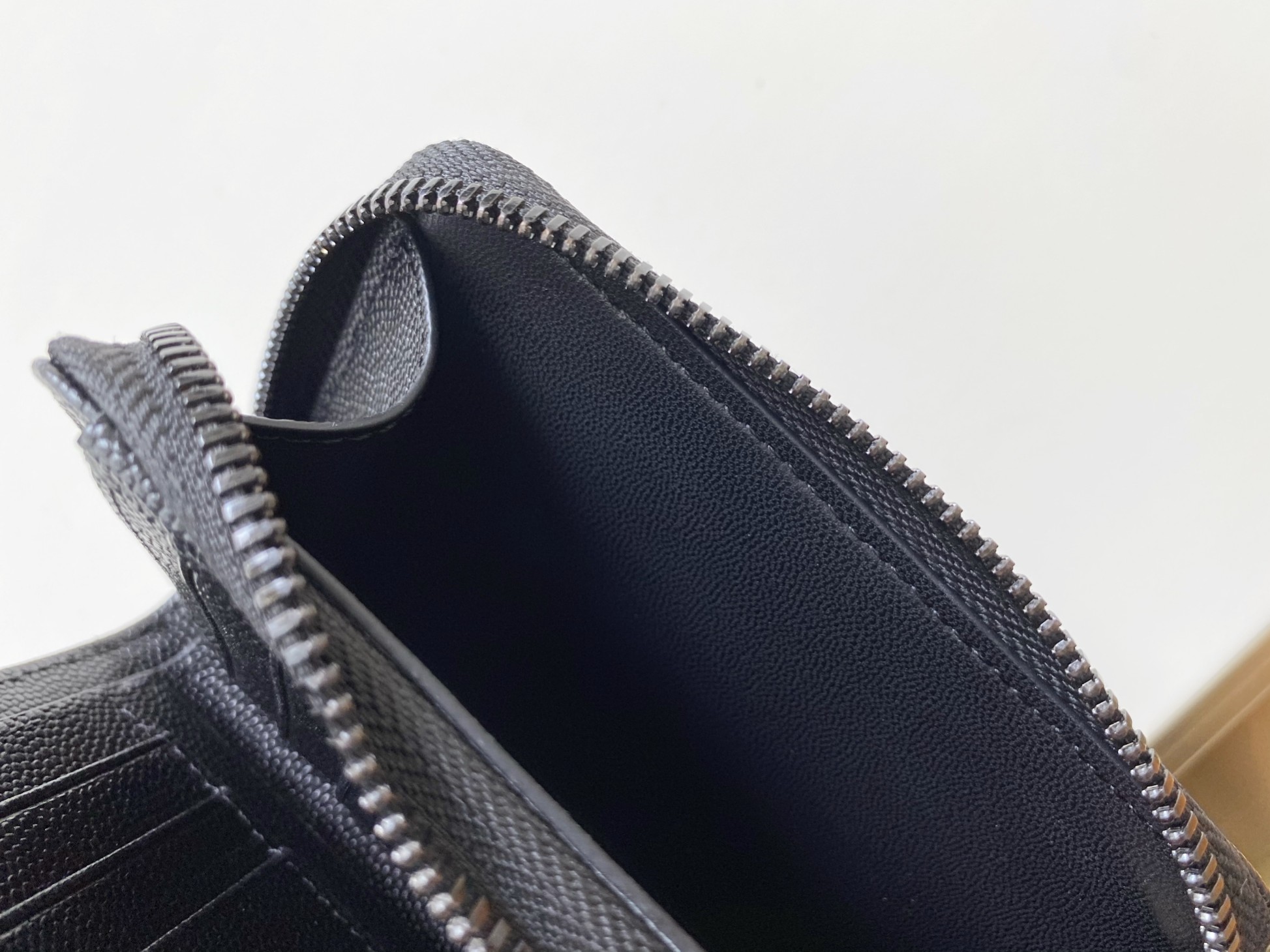 Sa1nt Lau*nt Cassandre Matelaseé Compact Zip Around Wallet Black For Women 4.7in/12cm 668288BOW081000 Y51