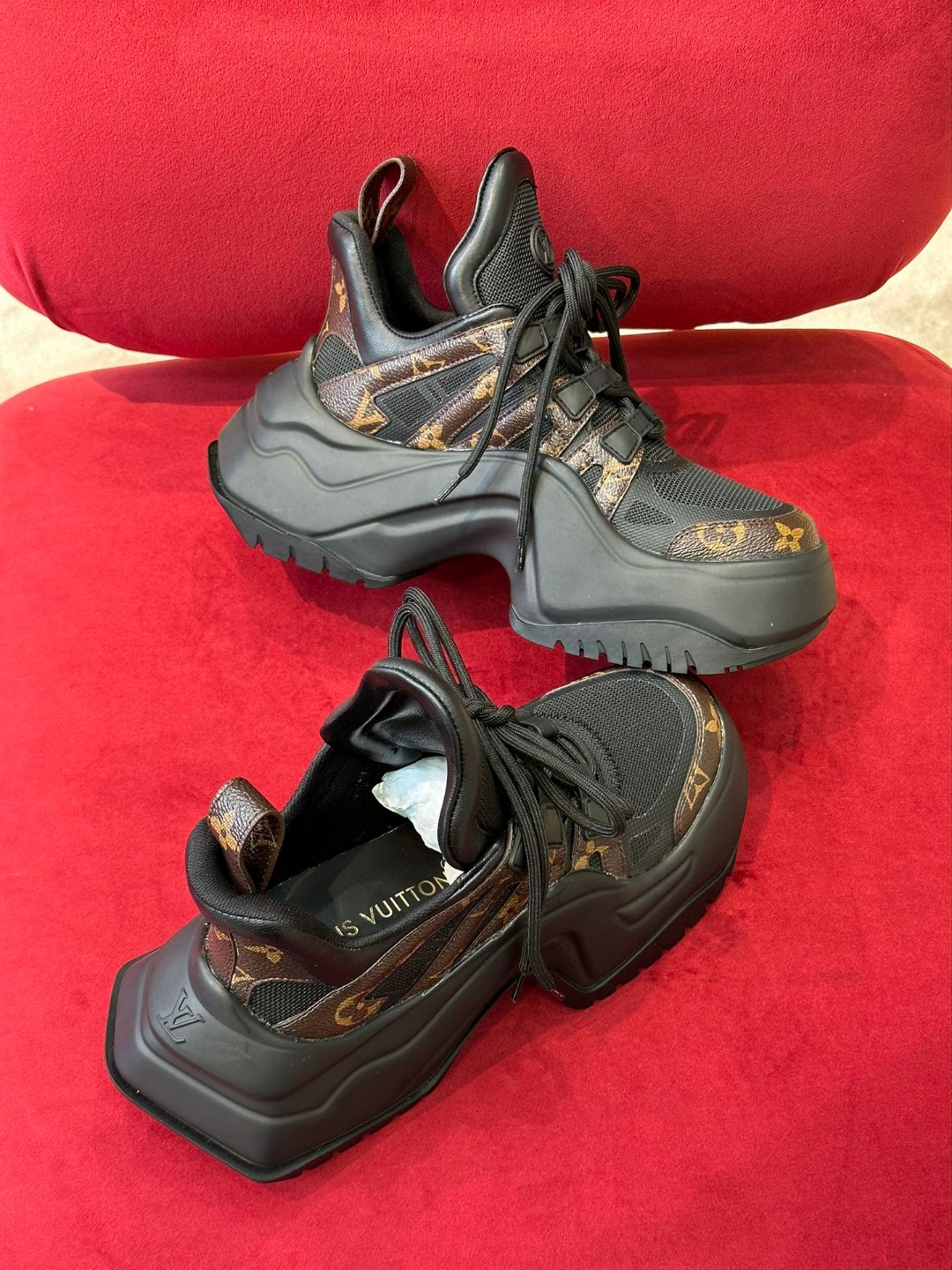 L0vis Vvtt0n LV Archlight Sneaker Black For Women 1A43LL