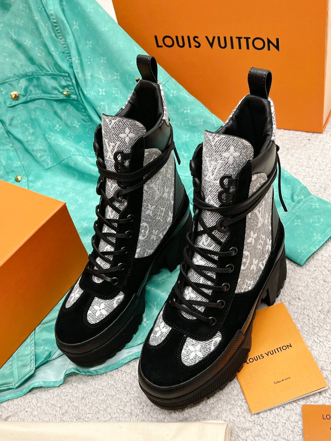 L0vis Vvtt0n Laureate Desert Boots Grey For Women