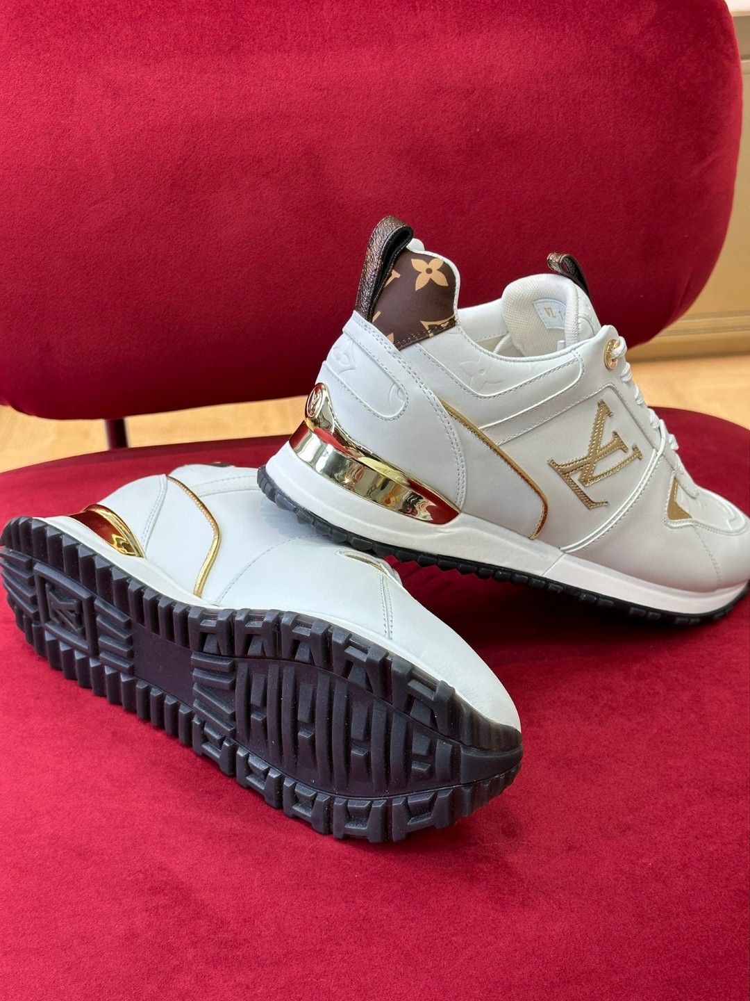 L0vis Vvtt0n Run Away Sneaker White For Women 1AAP3L