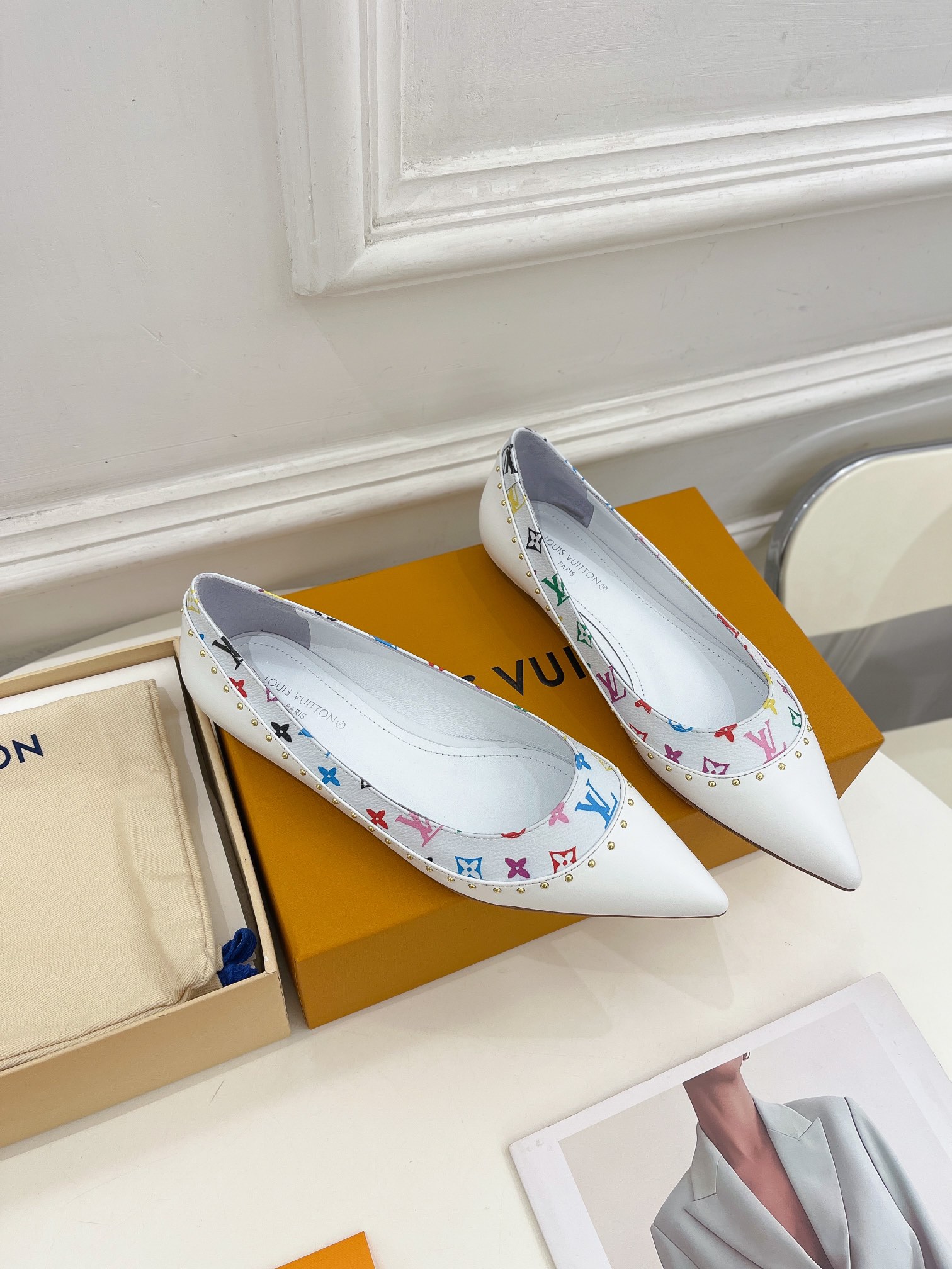 L0vis Vvtt0n Signature Flat Ballerina White For Women