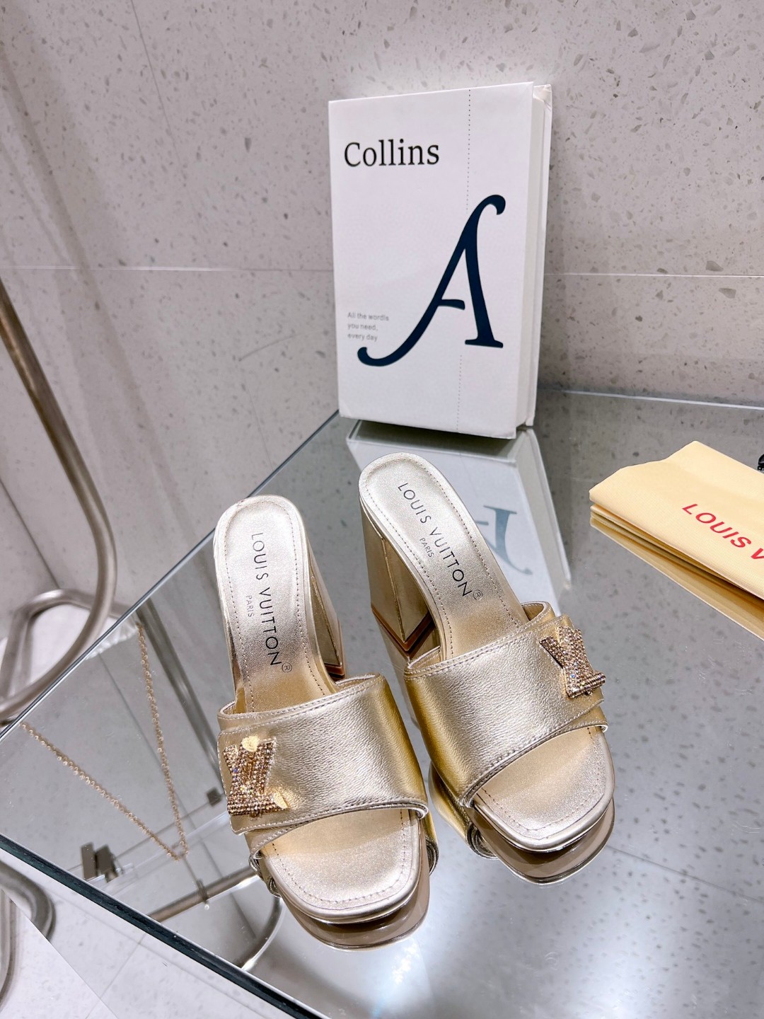 L0vis Vvtt0n Shake Mule Gold For Women