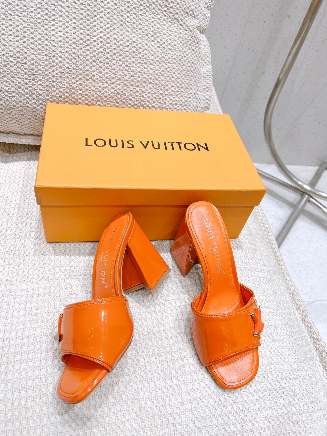 L0vis Vvtt0n Shake Mule Orange For Women