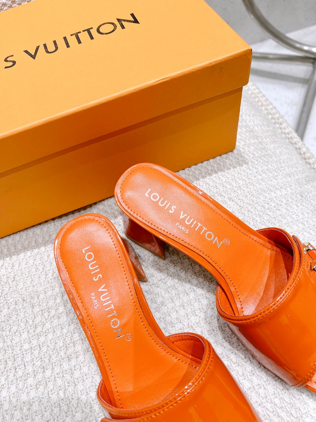 L0vis Vvtt0n Shake Mule Orange For Women