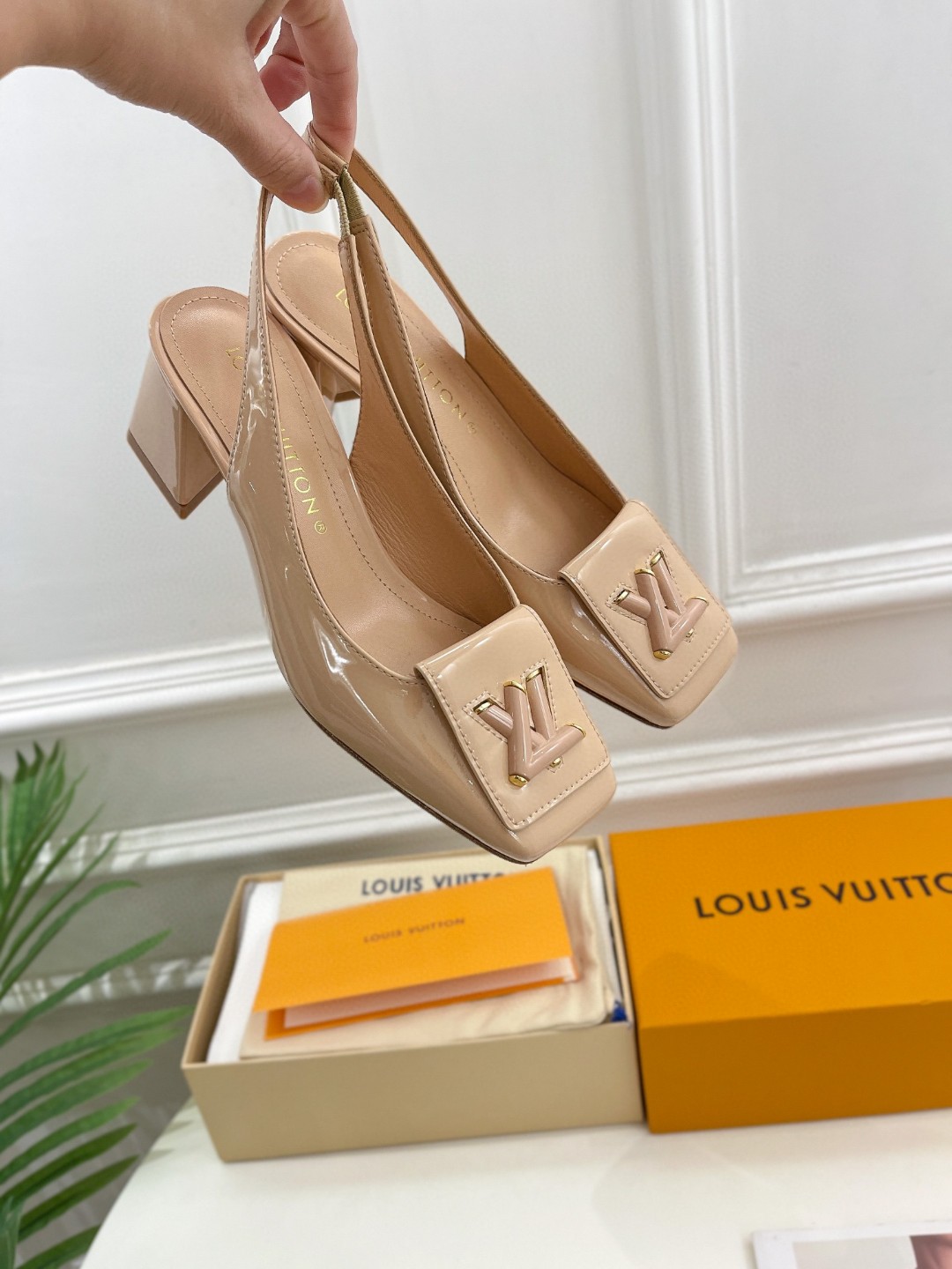 L0vis Vvtt0n Shake Slingback Pump Beige For Women
