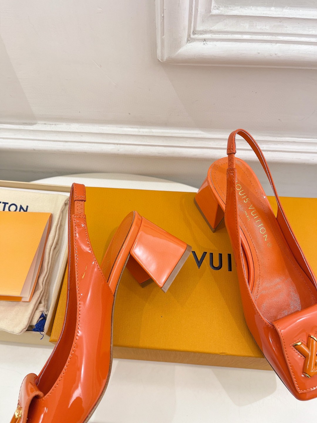 L0vis Vvtt0n Shake Slingback Pump Orange For Women