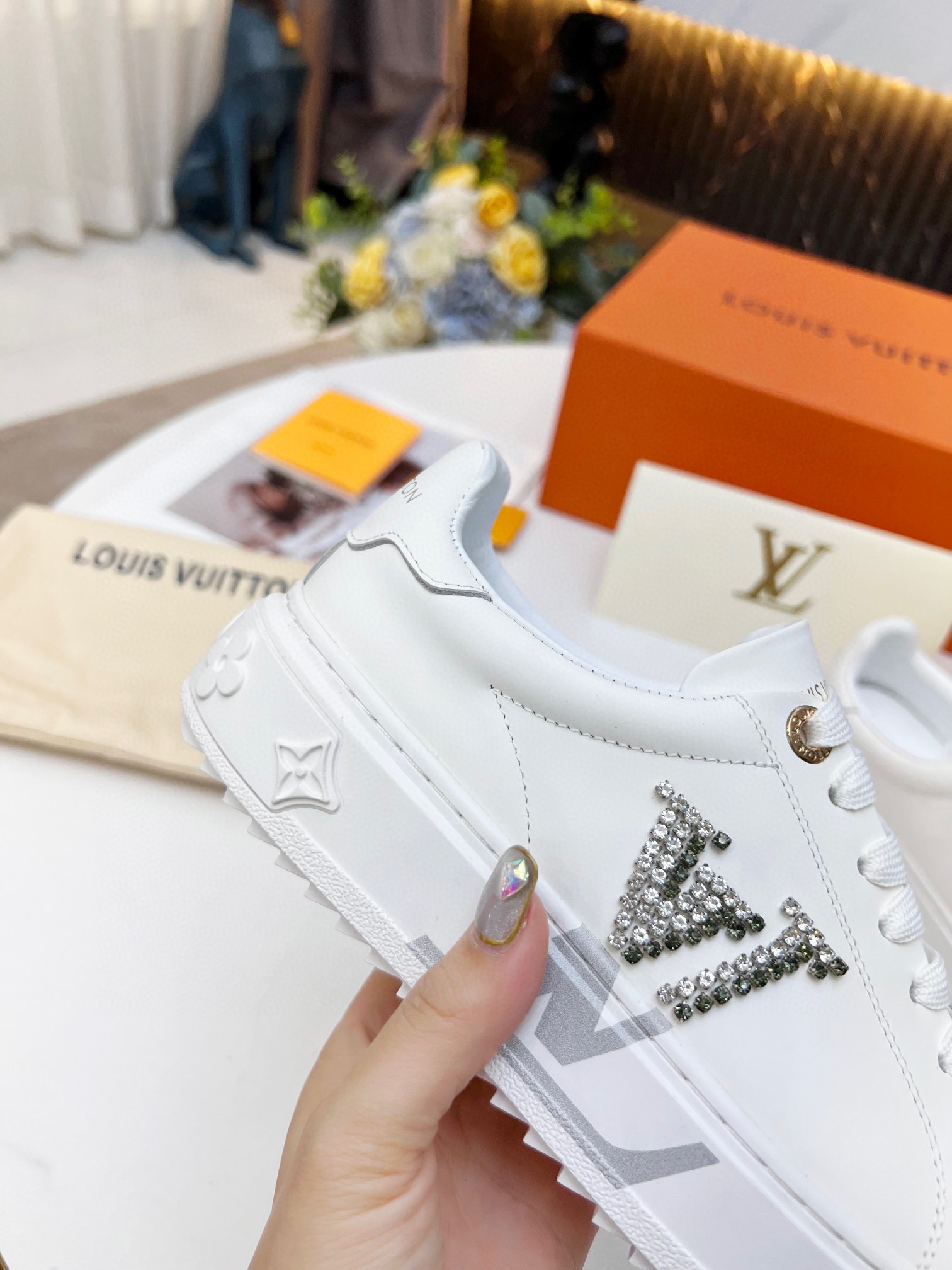 L0vis Vvtt0n Women’s Time Out Sneaker Sliver For Women LV 1A9Q2G