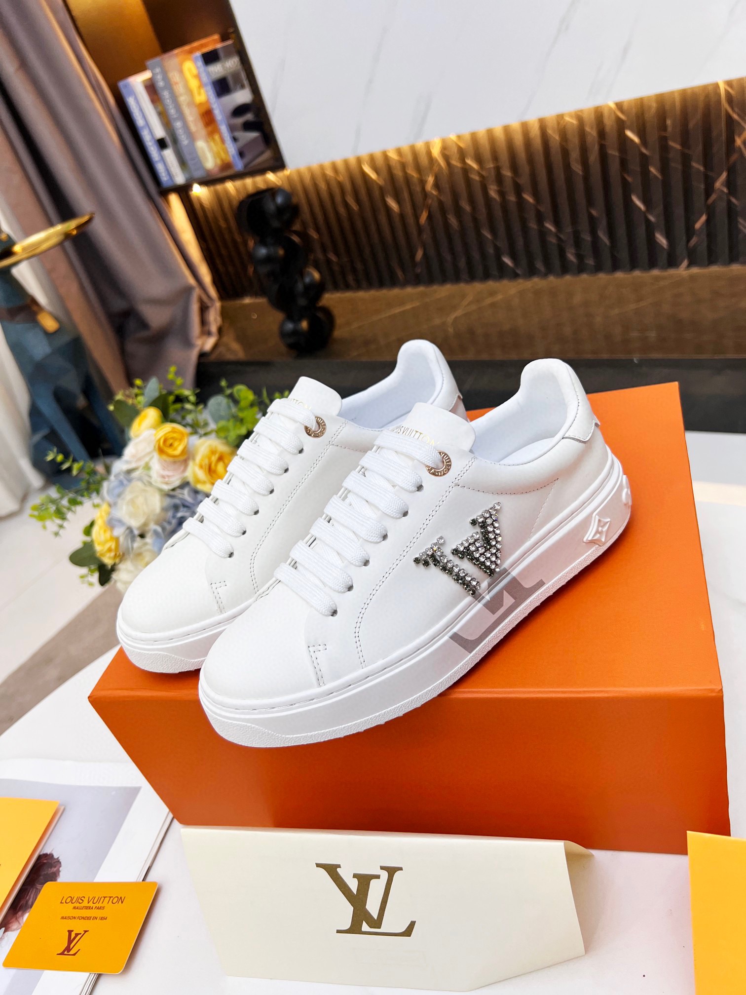 L0vis Vvtt0n Women’s Time Out Sneaker Sliver For Women LV 1A9Q2G