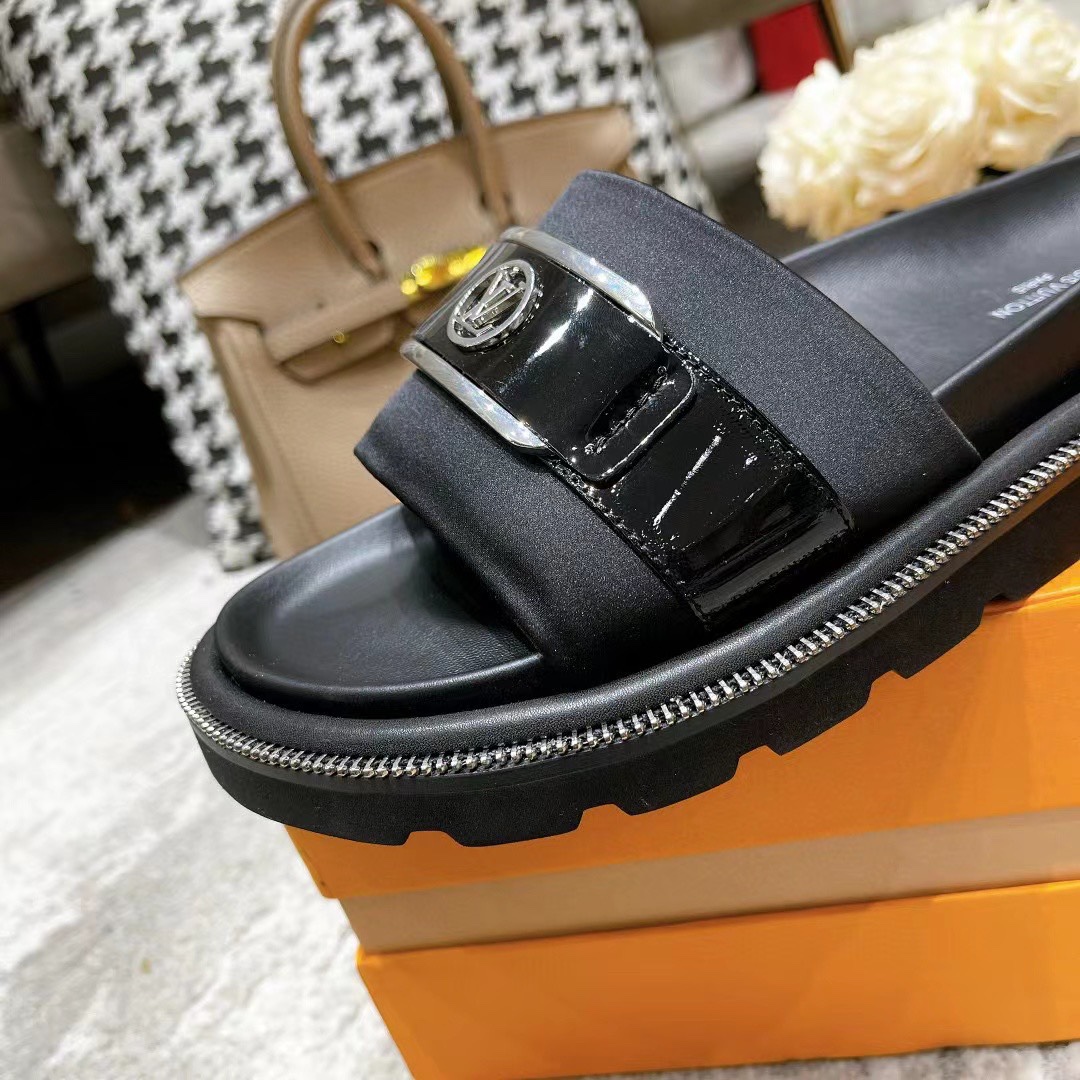 L0vis Vvtt0n Women’s Pool Pillow Flat Comfort Mule Black For Women LV