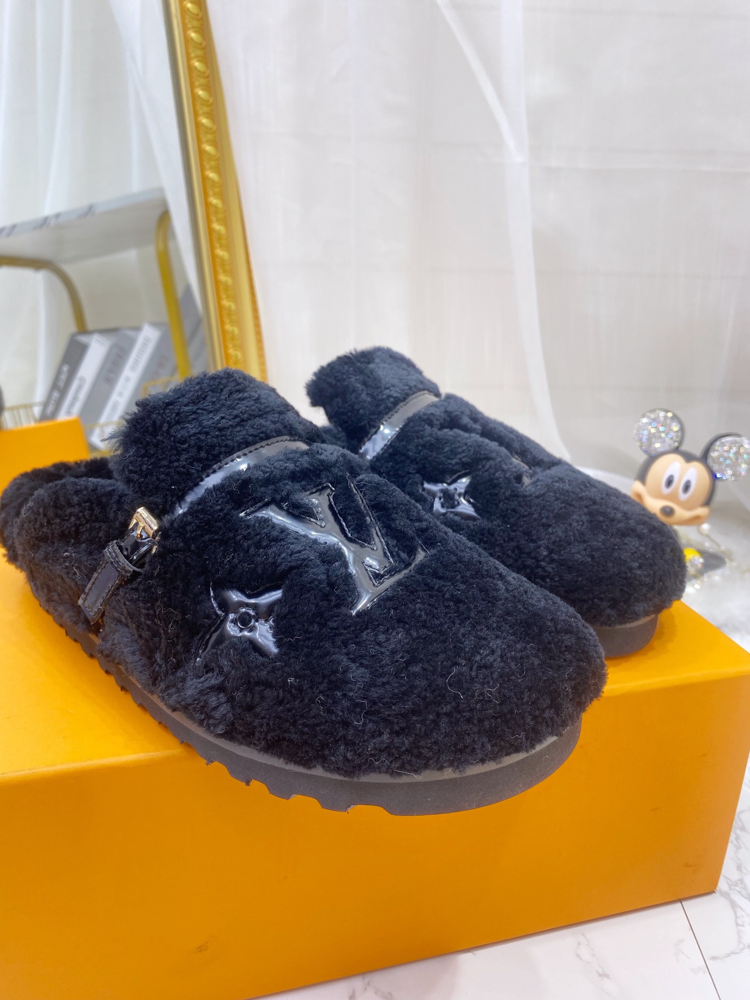 L0vis Vvtt0n Women’s Winterbreak Flat Comfort Mule Dark Blue For Women LV