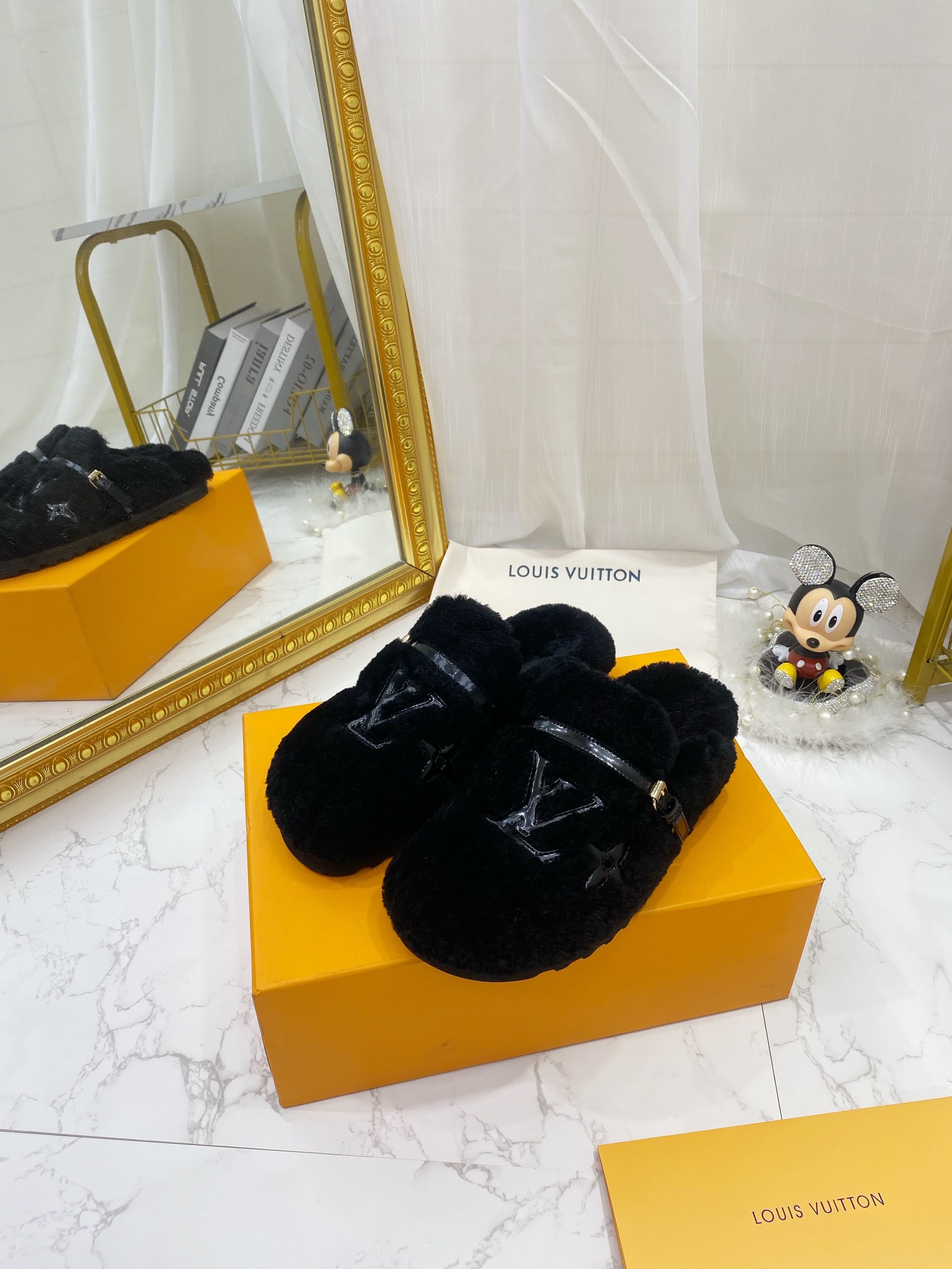 L0vis Vvtt0n Women’s Winterbreak Flat Comfort Mule Dark Blue For Women LV