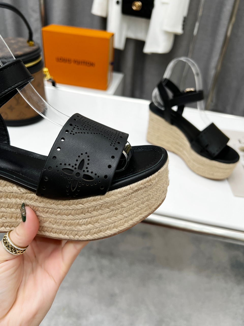 L0vis Vvtt0n Women’s Starboard Wedge Sandal Black For Women LV