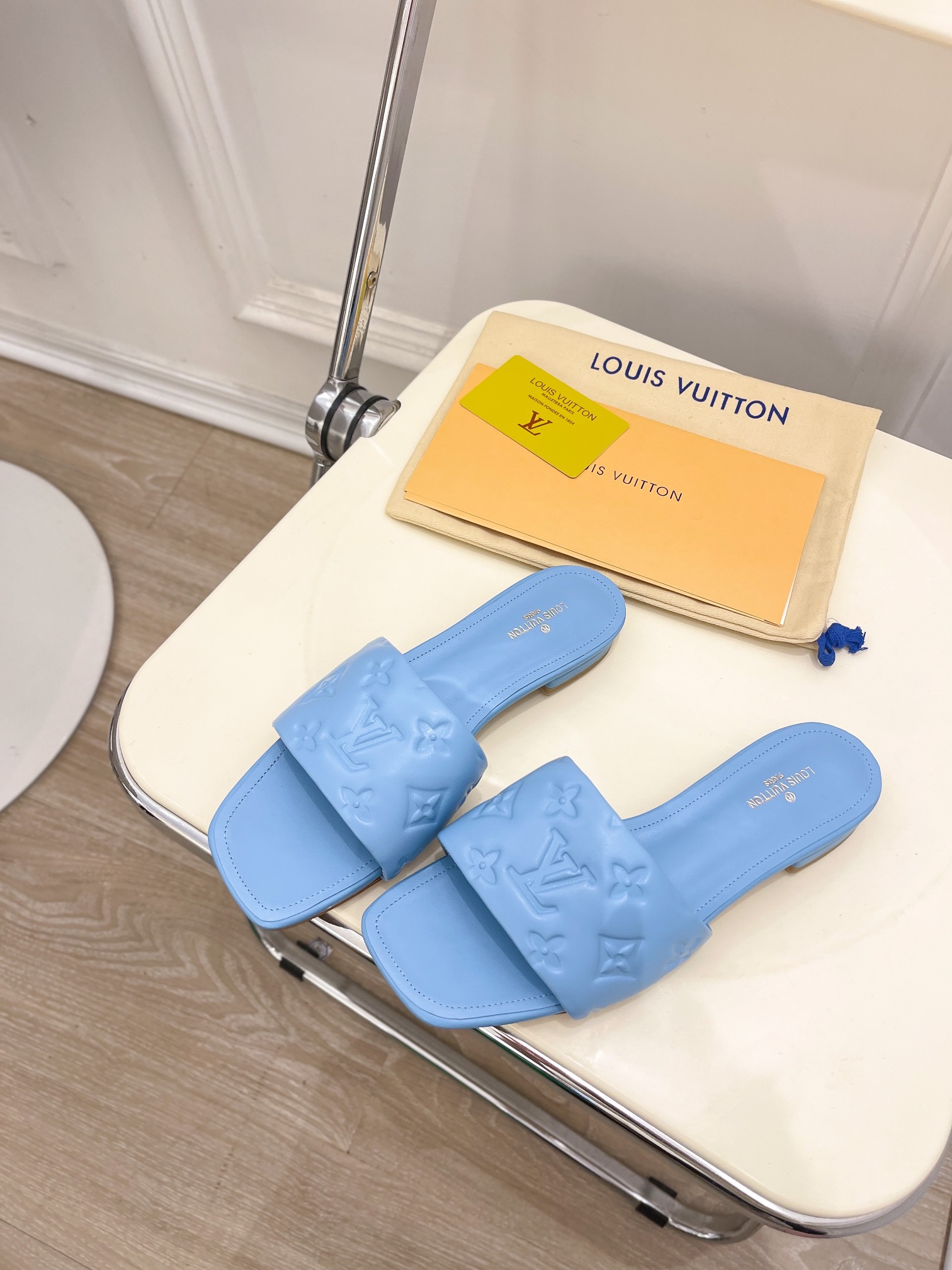 L0vis Vvtt0n Women’s Revival Flat Mule Light Blue For Women LV 1A9P7D