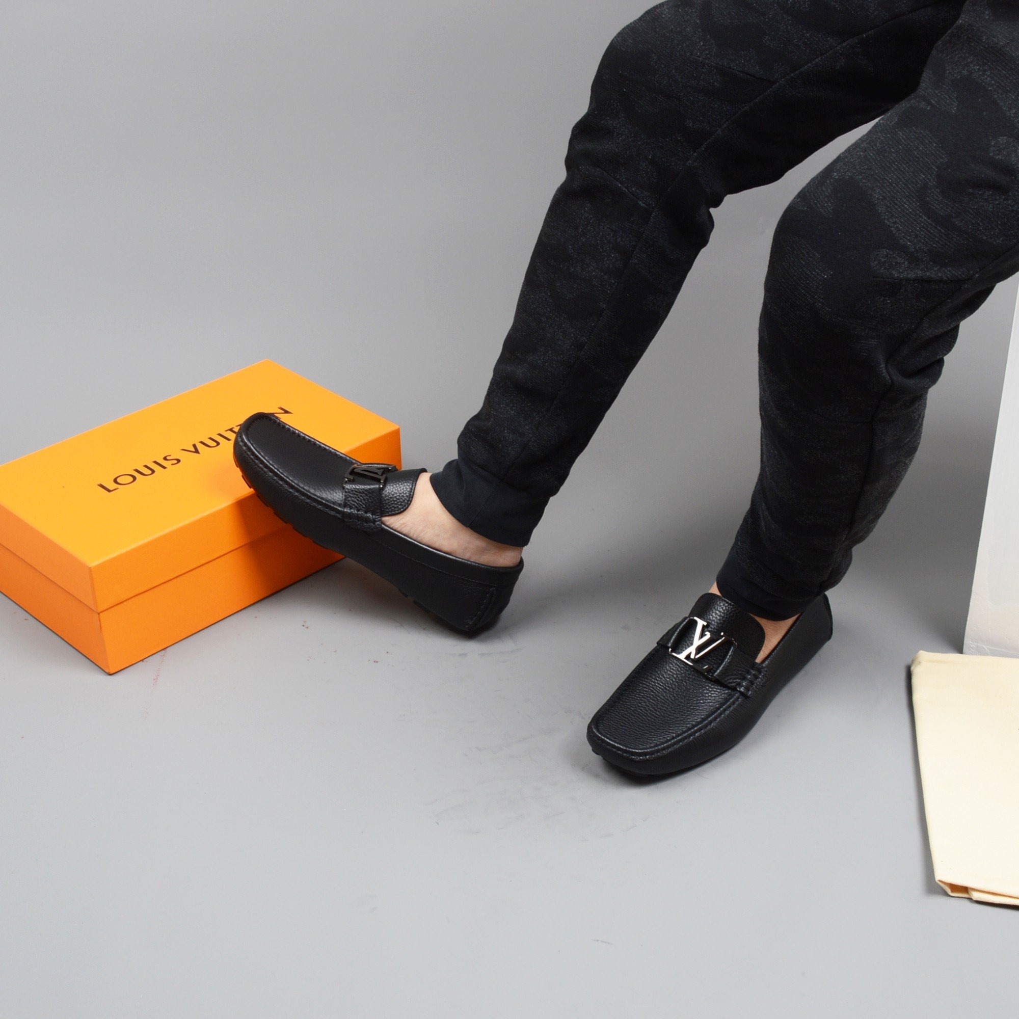 L0vis Vvtt0n Monte Carlo Mocassin Black For Men LV