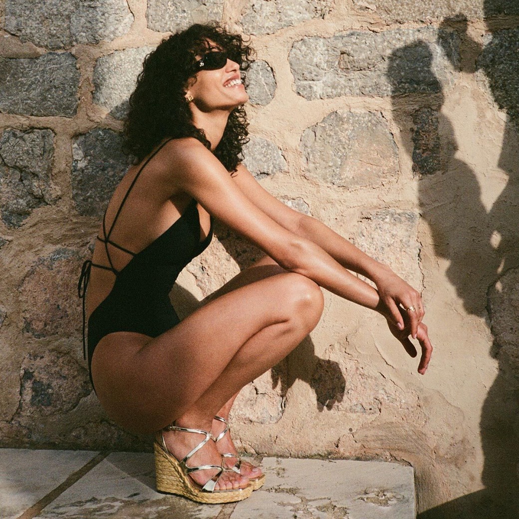 J1m*y Ch00 Ayla 110 Gold Metallic Wedge Gold For Women AYLA110CUH