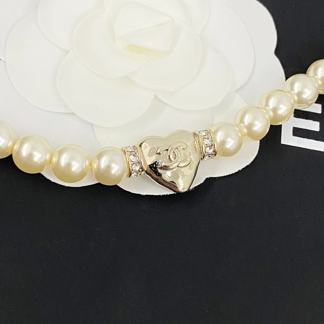 Ch**el Pearl Waist With Heart Chain And Logo Pendant For Women