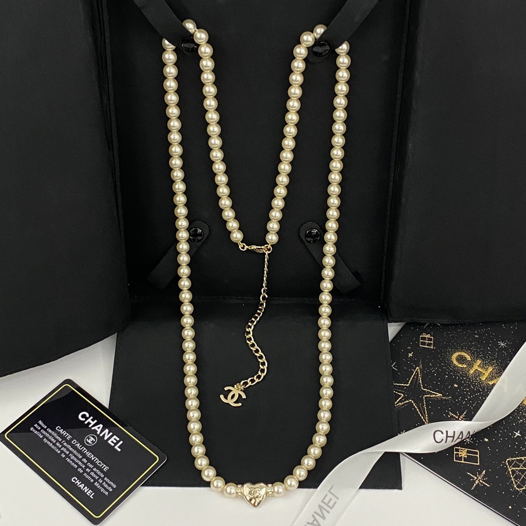 Ch**el Pearl Waist With Heart Chain And Logo Pendant For Women
