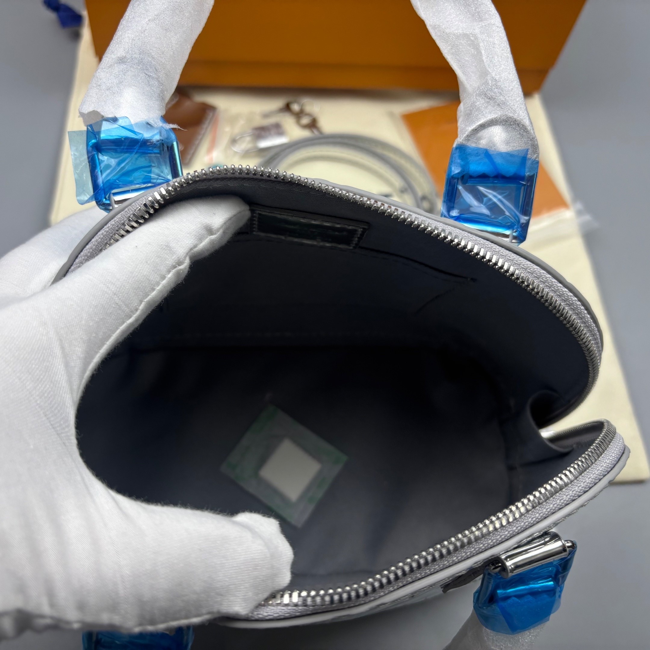 [True-to-ORIGINAL] L0vis Vvtt0n Alma BB Silver For Women 9.3in/23.5cm M26335