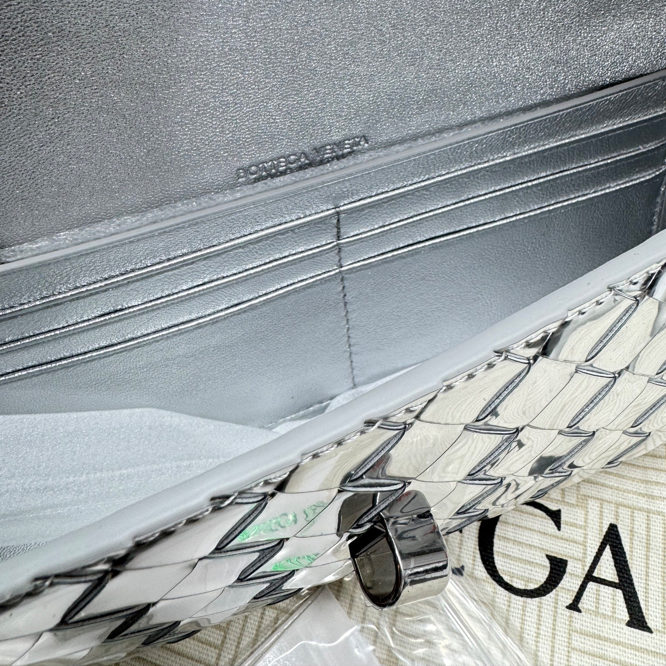 B0tt*ga Ven*ta Andiamo Clutch 12.2in/ 31cm Silver Metallic Silver Hardware For Women