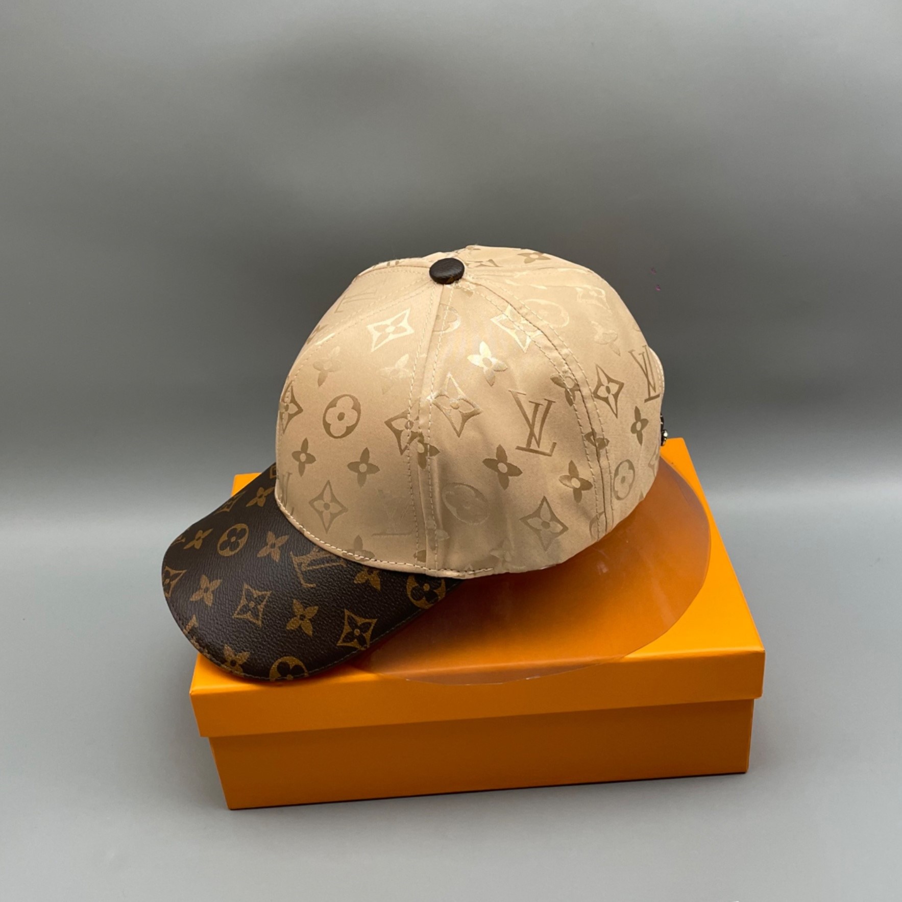 L0vis Vvtt0n LV Get Ready Cap Monogram Beige LV Cap M76504