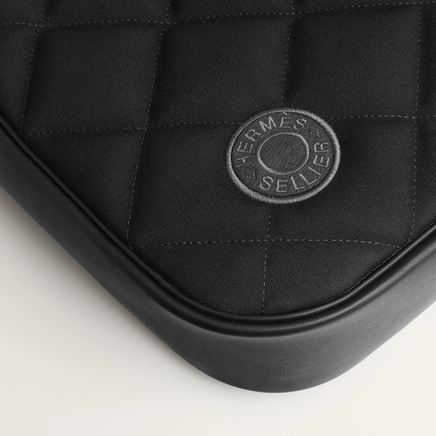 H**me5 Horseback Bag Noir For Men 37cm/14.6in – H085410CKAD