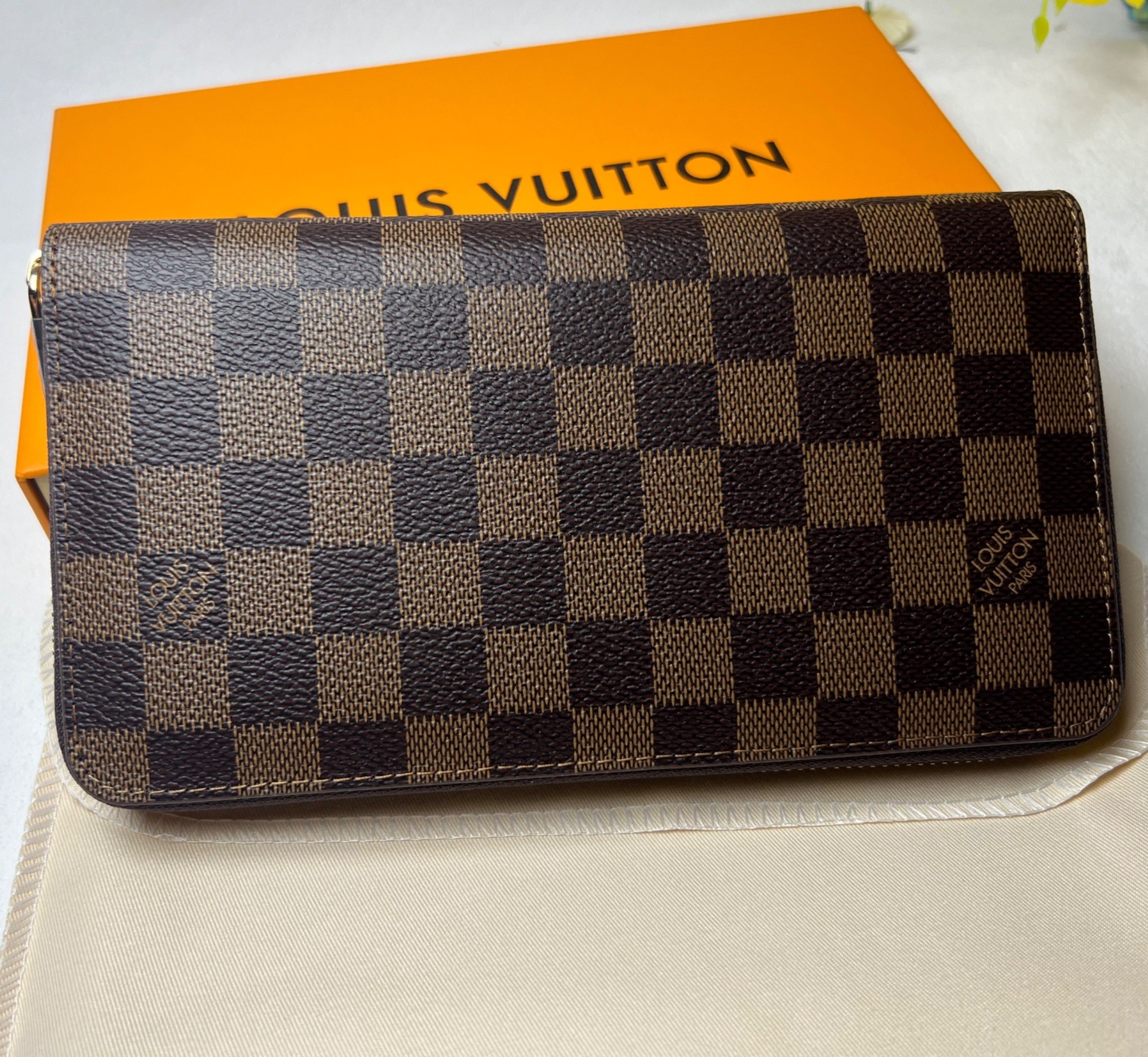 L0vis Vvtt0n Zippy Wallet Canvas Brown For Women, Women’s Wallet 7.6in/19.5cm LV N60046