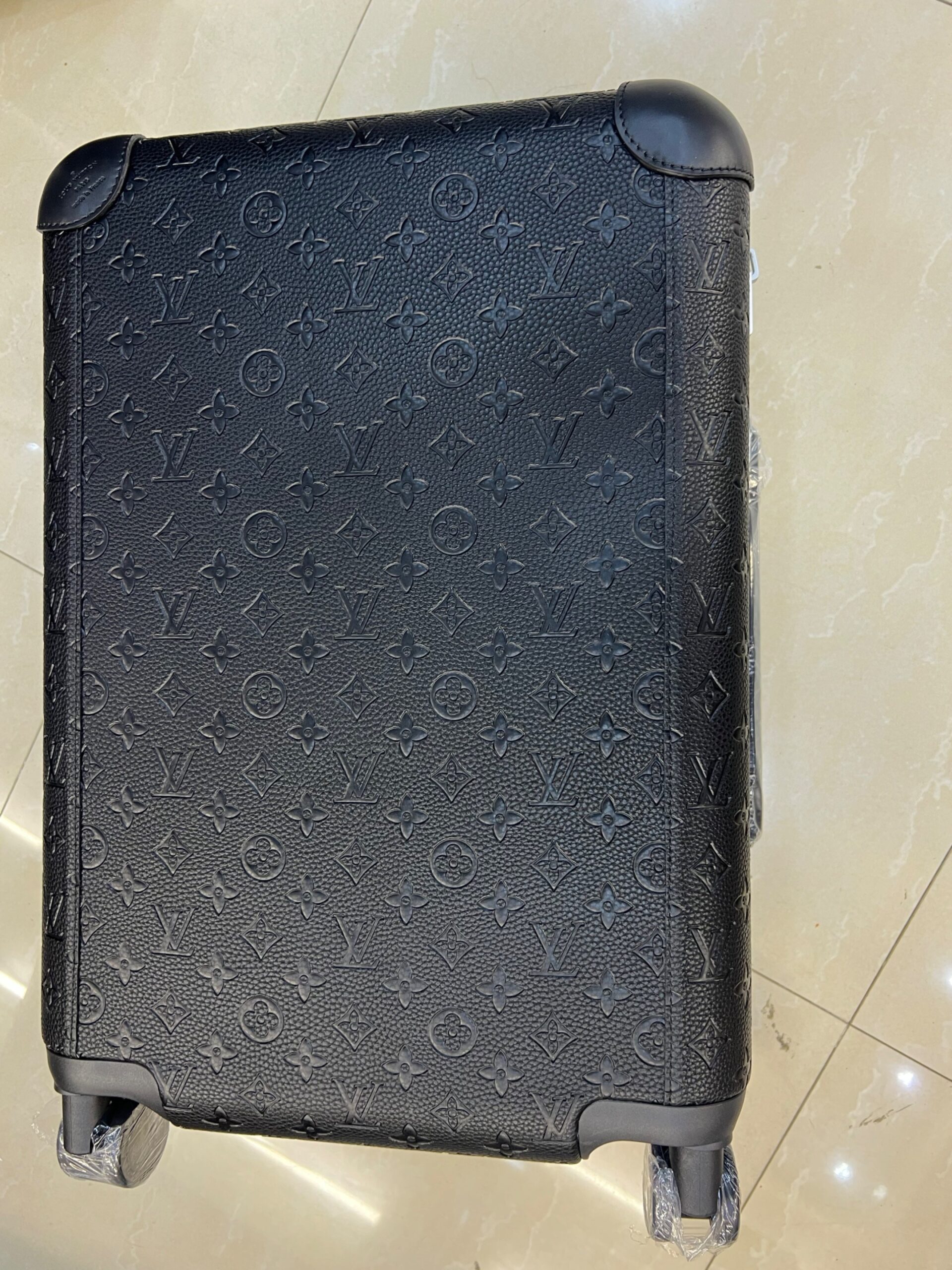 L0vis Vvtt0n Horizon 55 Monogram Taurillon Black 21.7in/55cm LV M20438