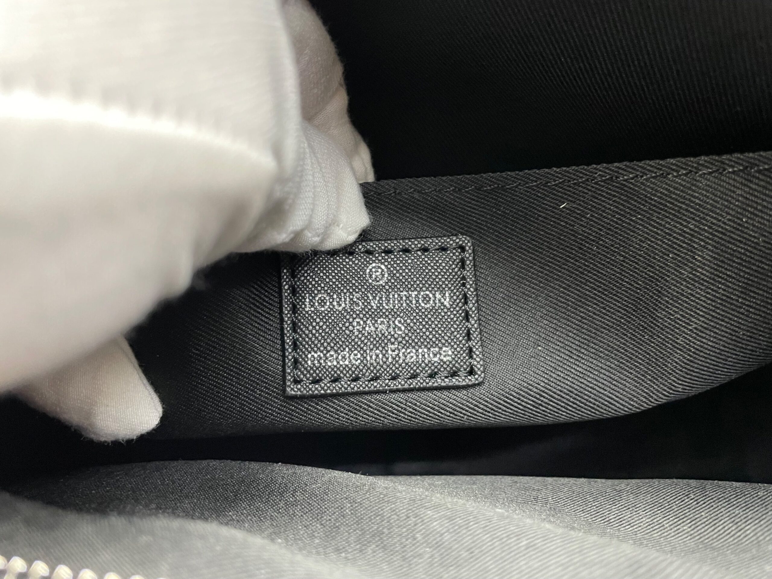 L0vis Vvtt0n Outdoor Messenger Bag Black For Men 26cm / 10.2in M30233