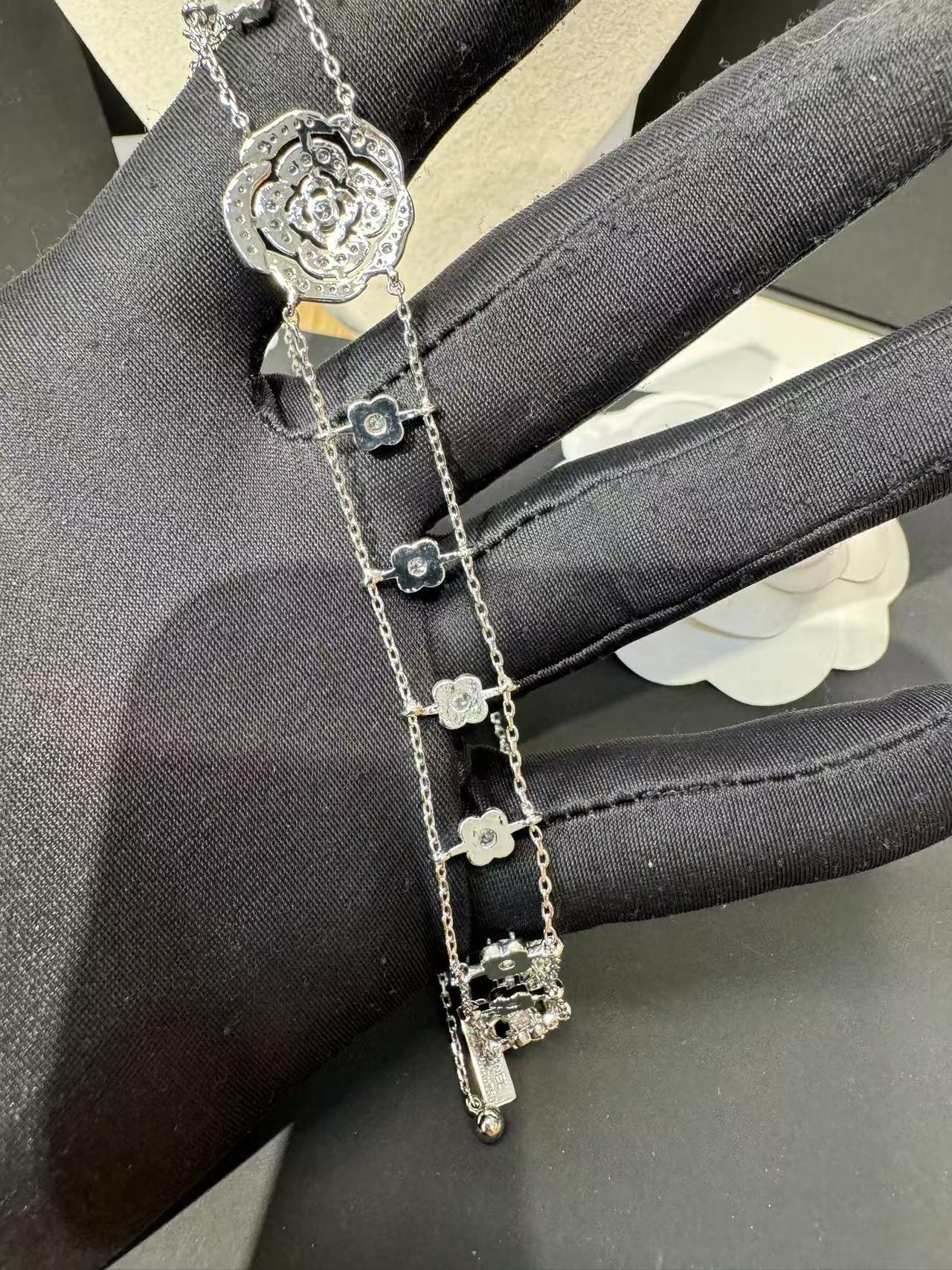 Ch**el Bouton De Camélia Choker White Gold For Women J12063