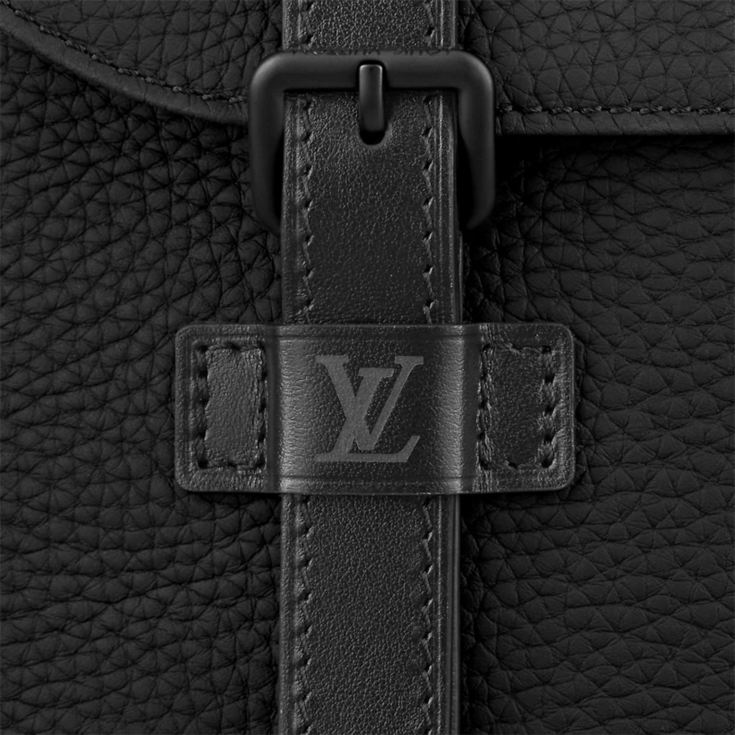 L0vis Vvtt0n Christopher Messenger Taurillon Black For Men, Men’s Bags, Shoulder And Crossbody Bags 11.4in/29cm LV M58476