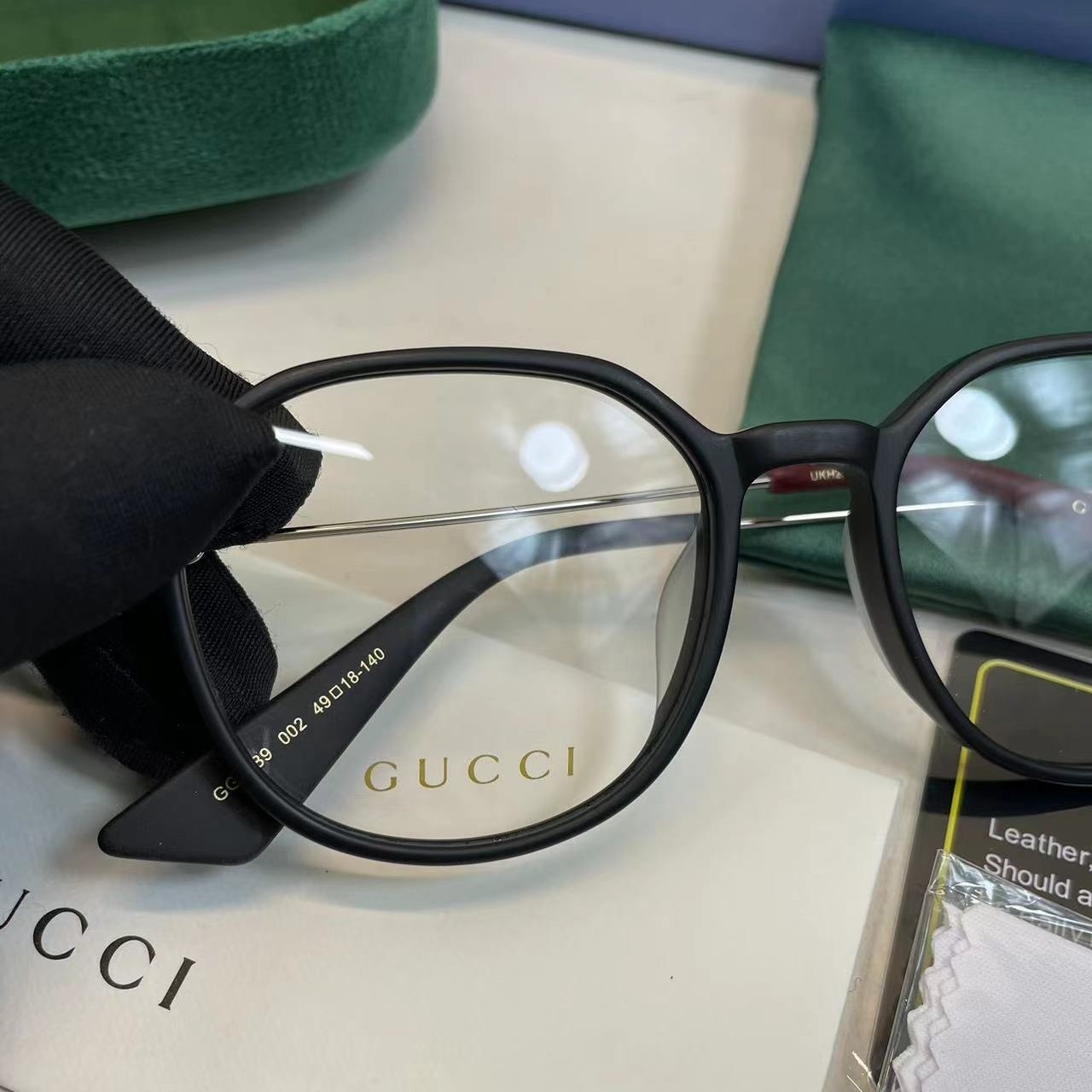 Gvc*1 Round Frame Flat Sunglasses Black For Women