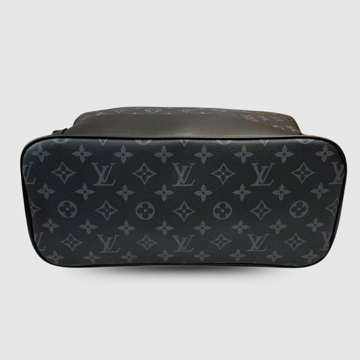 L0vis Vvtt0n Steamer Backpack Bag Black For Men 12.6in/32cm M44052