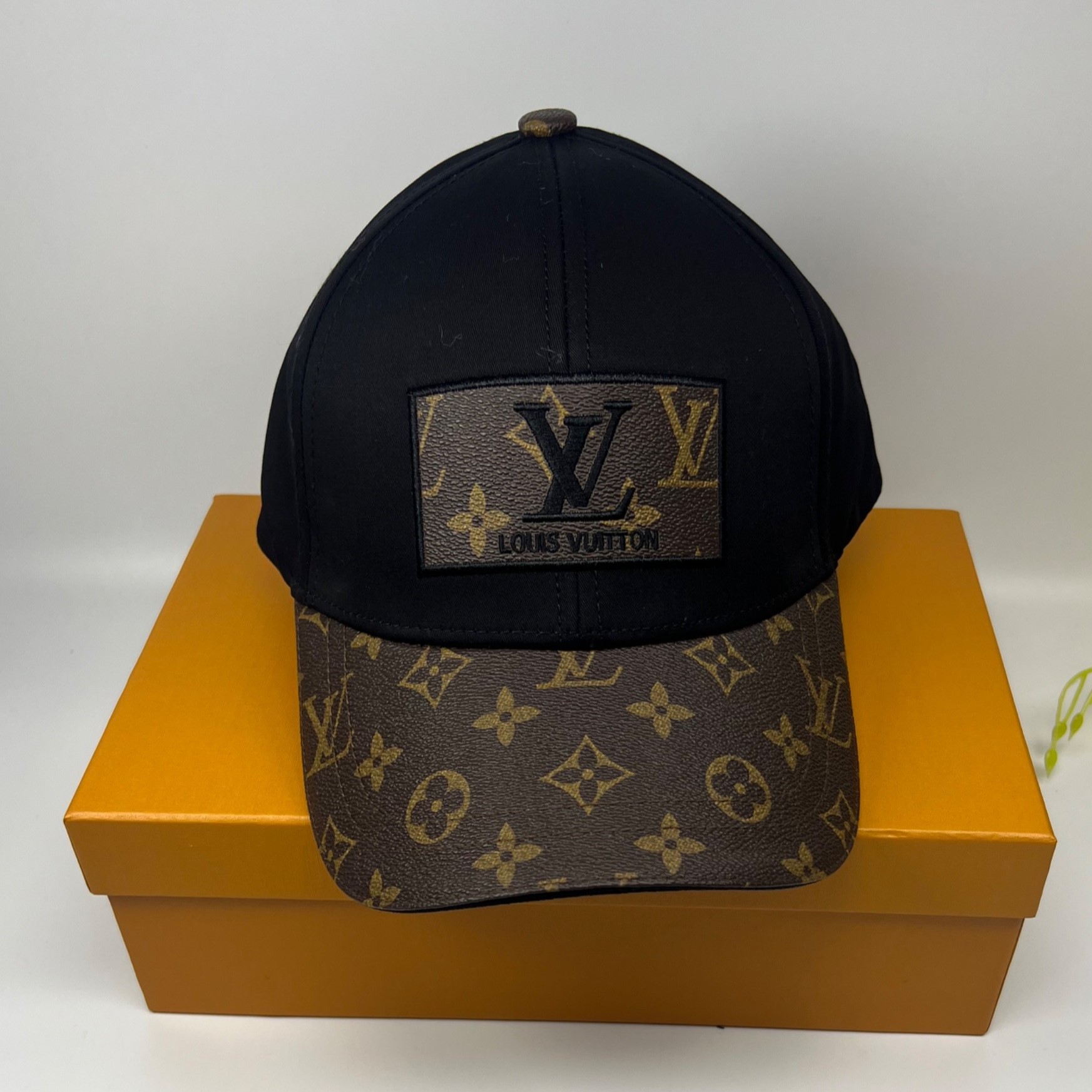 L0vis Vvtt0n Embroidered Logo Baseball Cap Black LV Cap