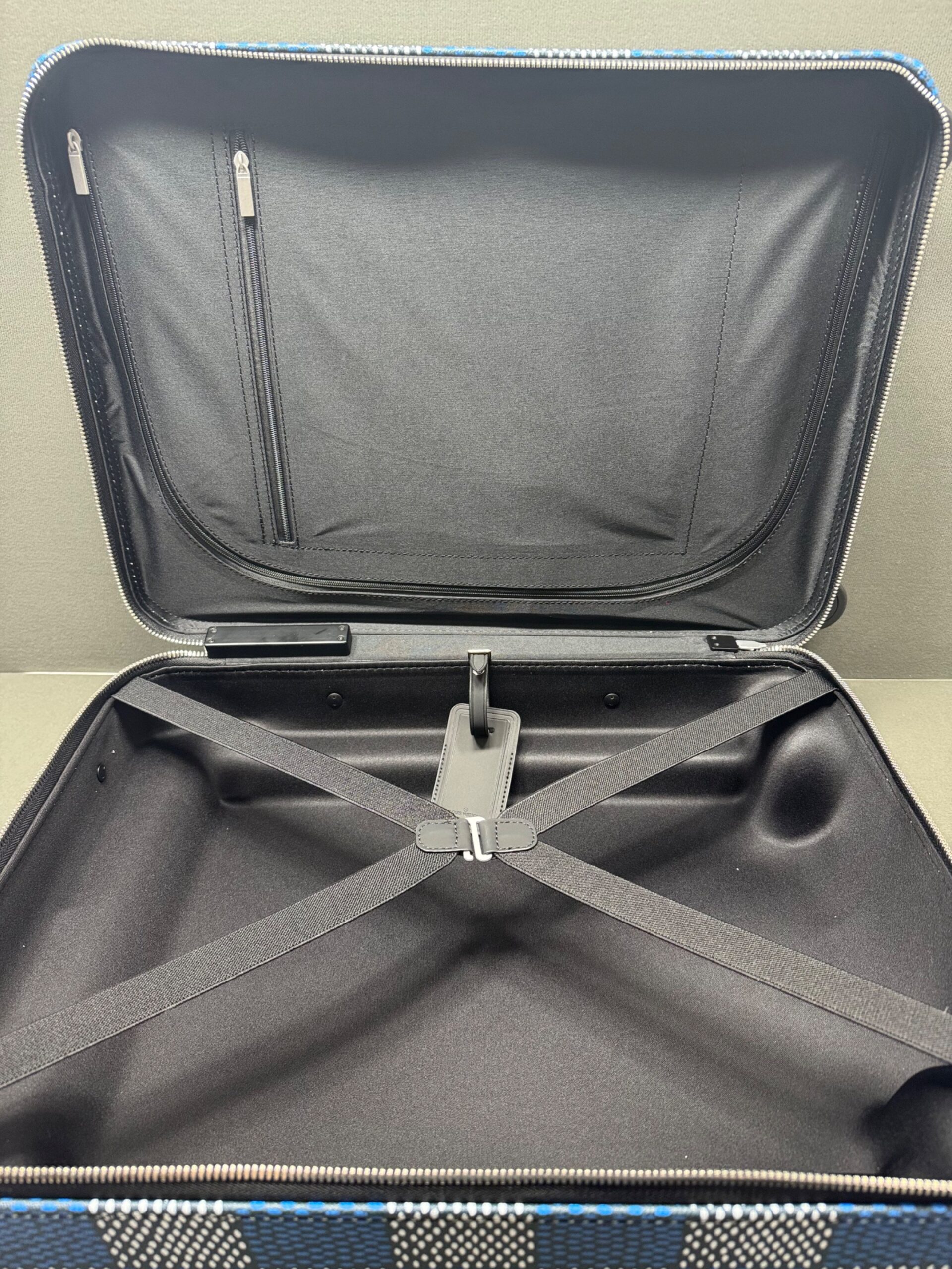 L0vis Vvtt0n Horizon 55 Suitcase Blue 21.7in/55cm N40684