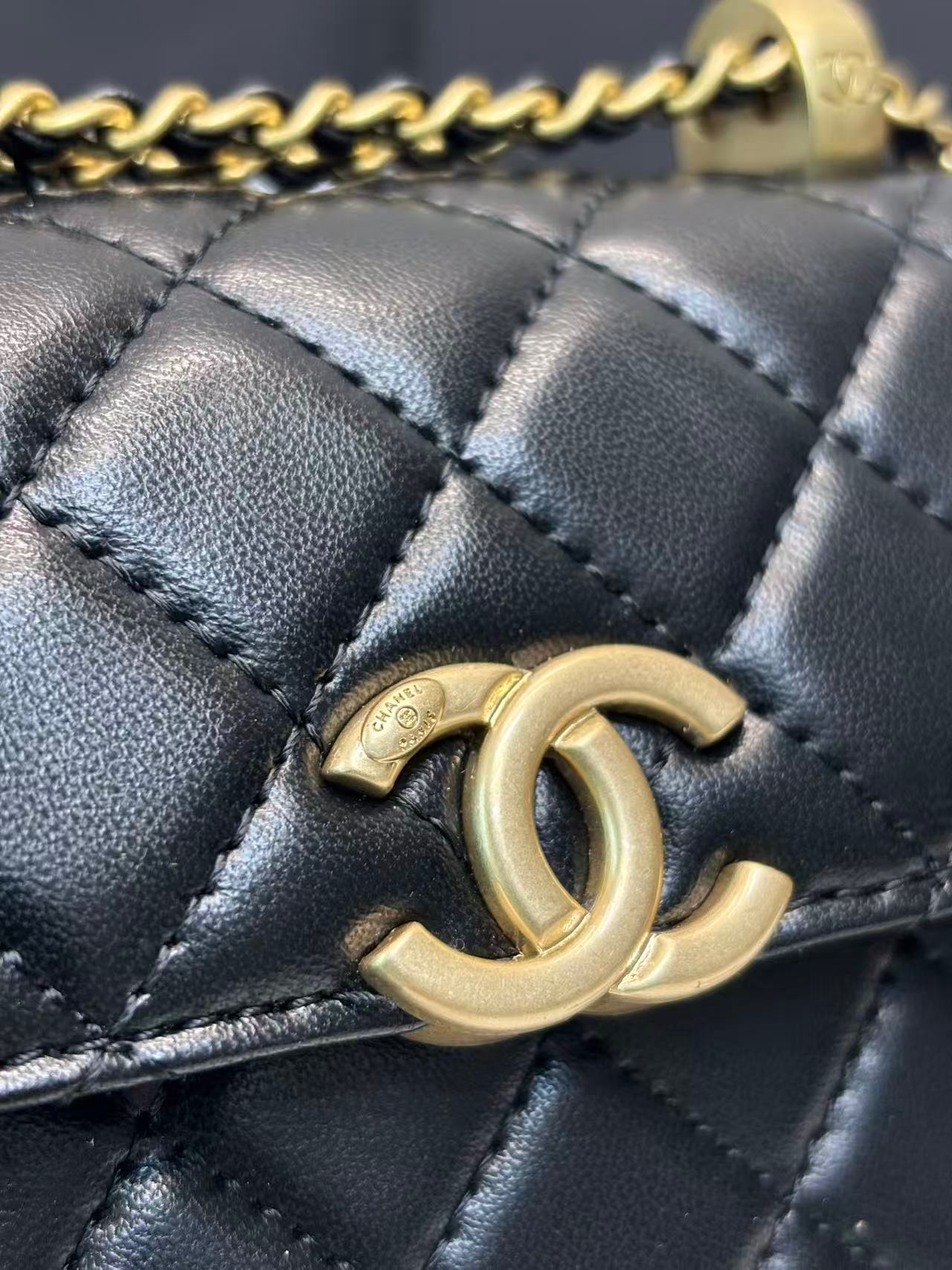 Ch**el CO-CO Clutch With Chain 9.5cm/3.7in Gold Toned Hardware For Women Black