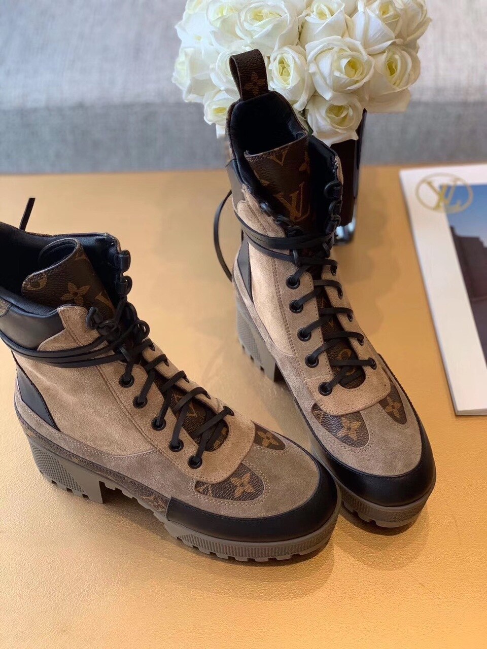 L0vis Vvtt0n Laureate Desert Boots Patent Monogram Material Brown For Women LV 1A4XYE