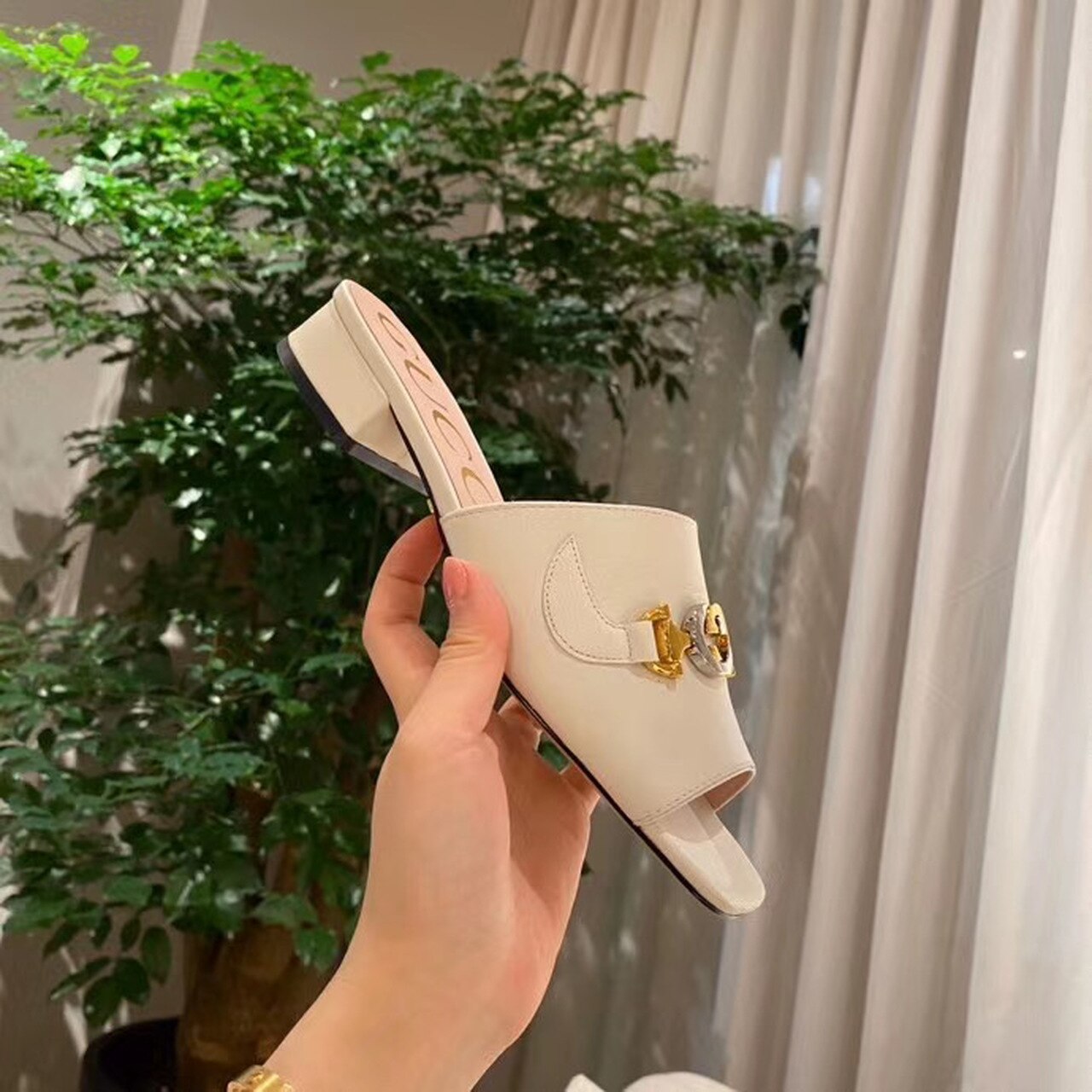 Gvc*1 Gvc*1 Zumi Slide Sandals Beige For Women GG